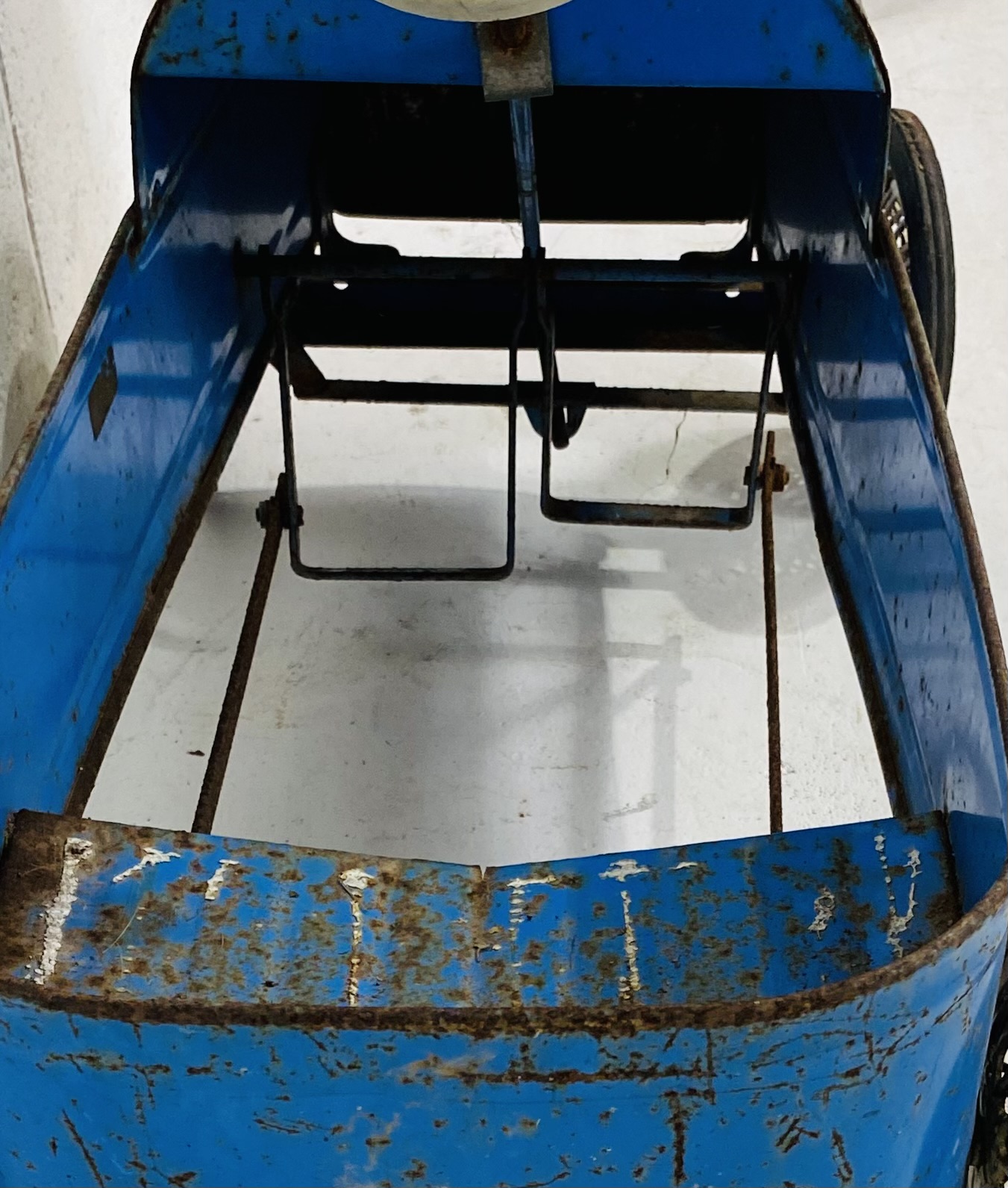 A vintage Tri-ang child's 1960s pedal car in blue, marked 'Royal Prince' to the side - steering - Image 5 of 6