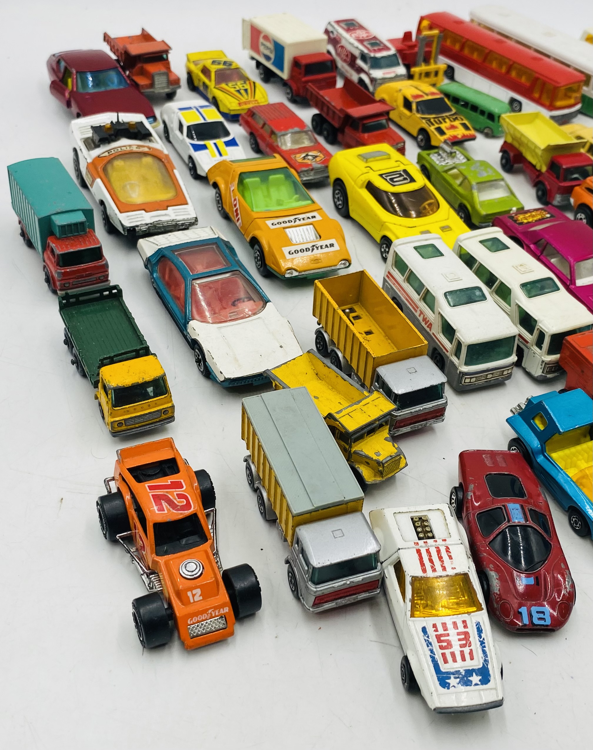 A small collection of play worn die-cast vehicles including Matchbox, Lesney, Speed Kings, Dinky - Image 4 of 5