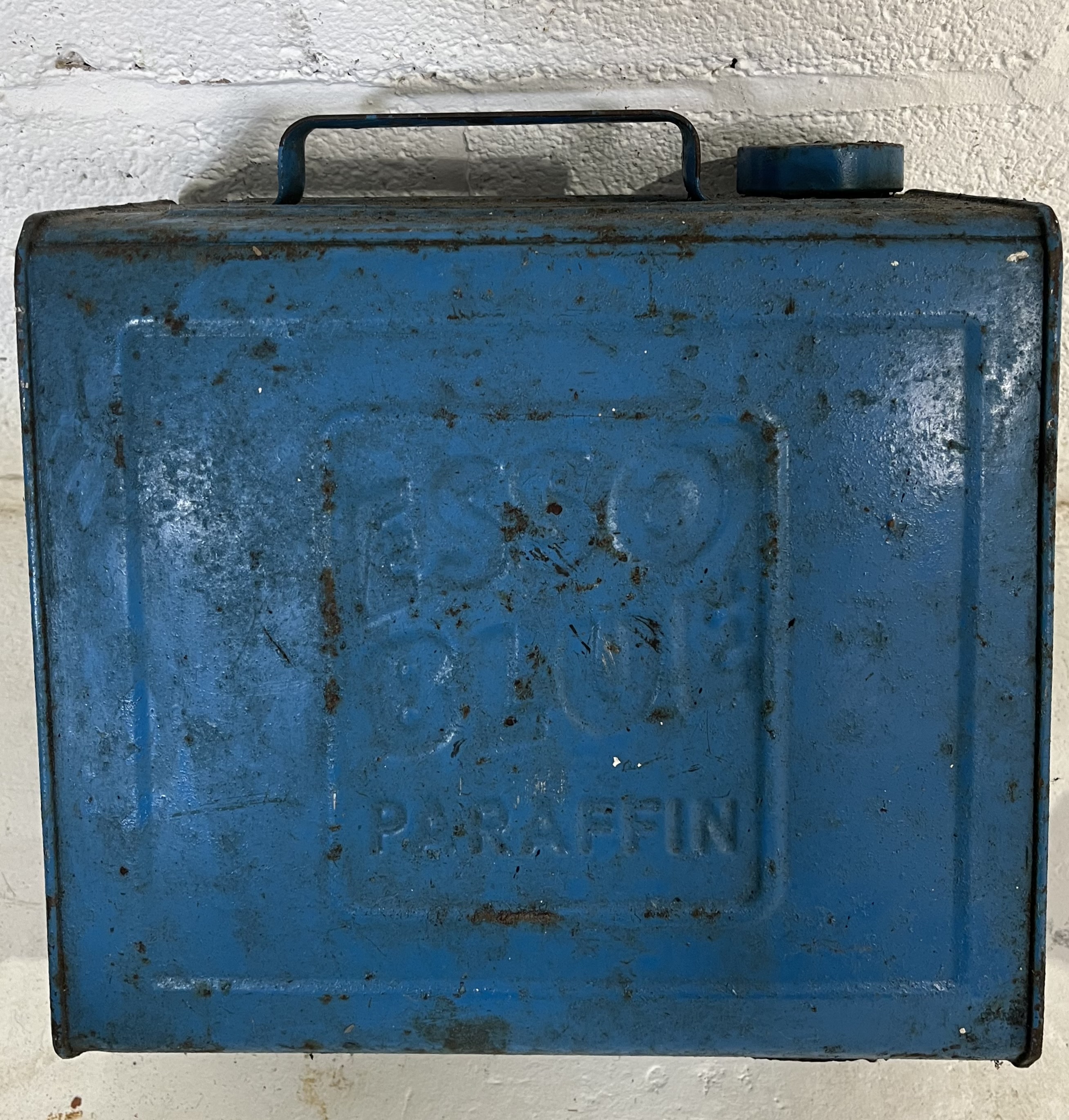 A collection of oil cans including B.P. Shellmex and Esso Blue Paraffin - Image 3 of 9