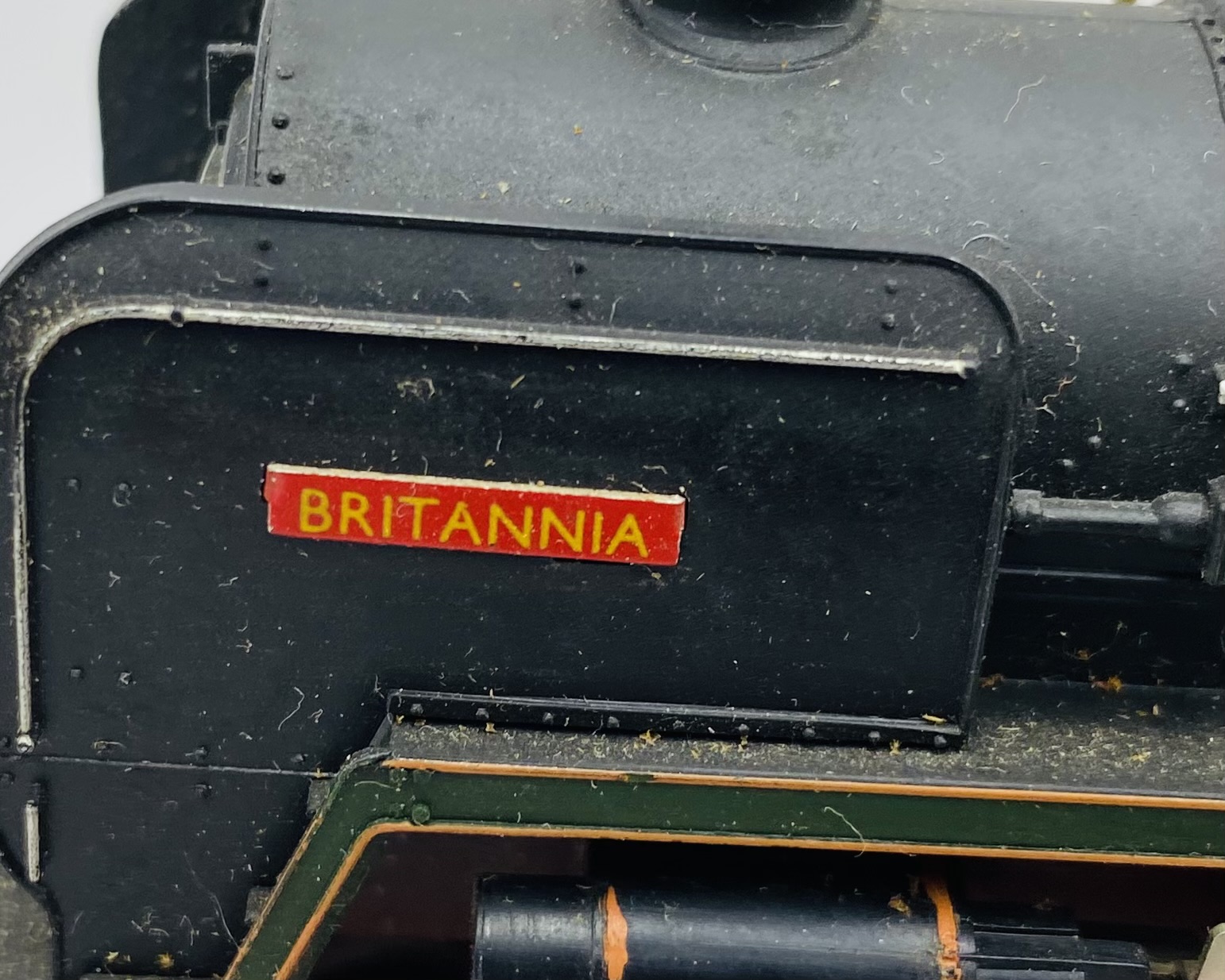 A boxed Tri-ang Railways OO gauge 4-6-2 "Britannia" locomotive (R259S) with tender (R35) in green - Image 4 of 7