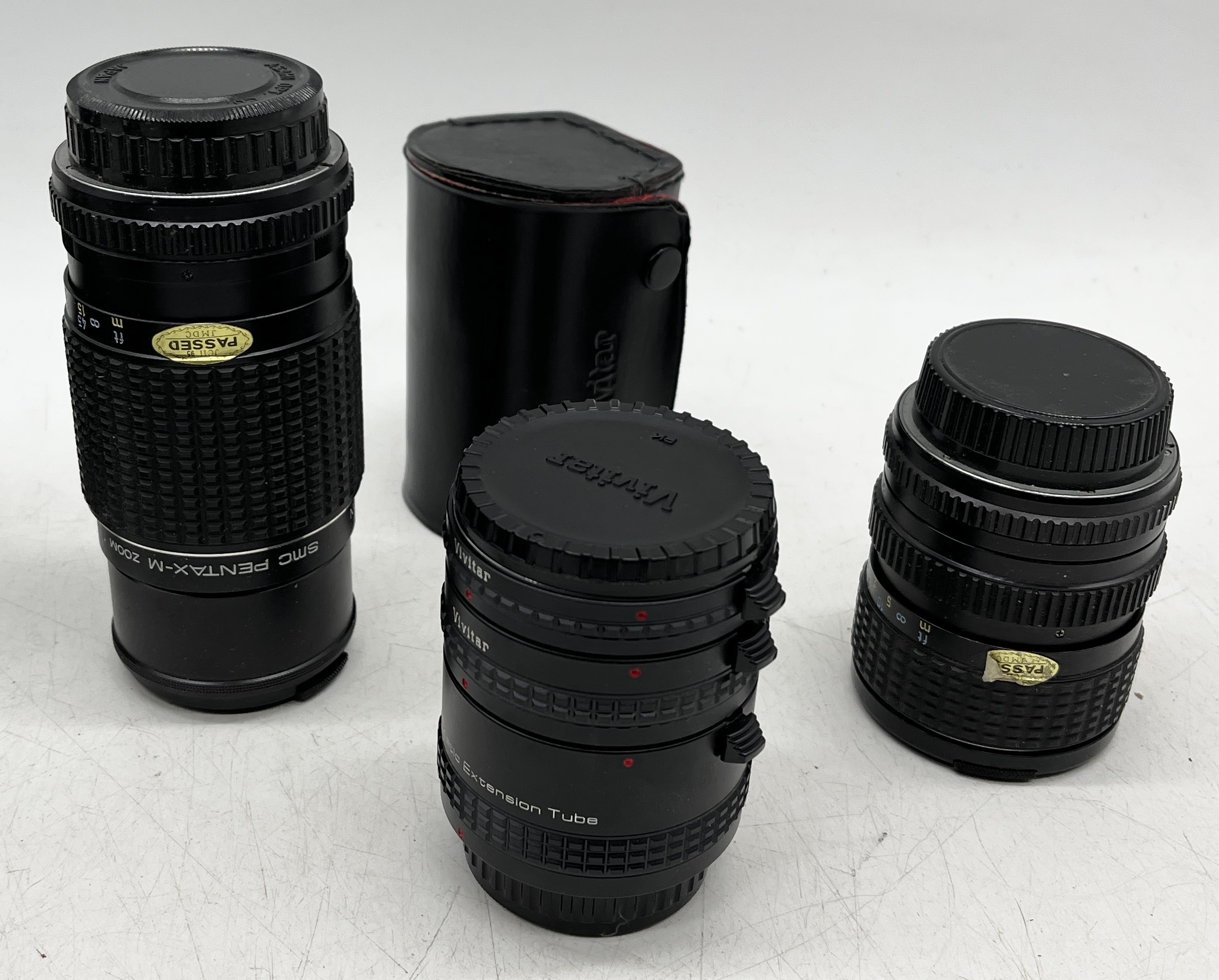 A Pentax K2 camera with three additional lenses - Bild 3 aus 3