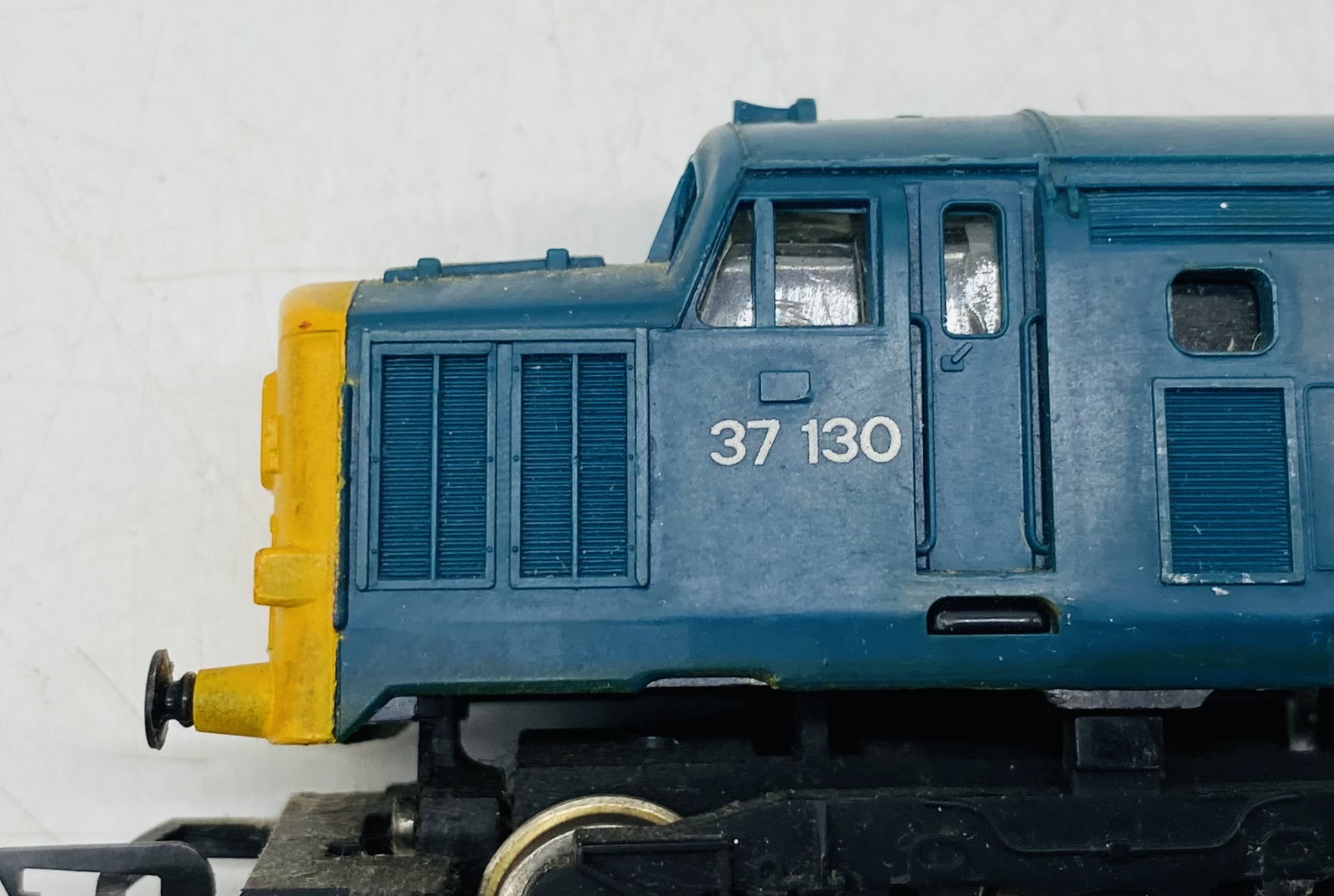 A boxed Hornby Railways OO gauge BR Class 47 "Mammoth" diesel locomotive (D1670) in green livery ( - Image 10 of 15