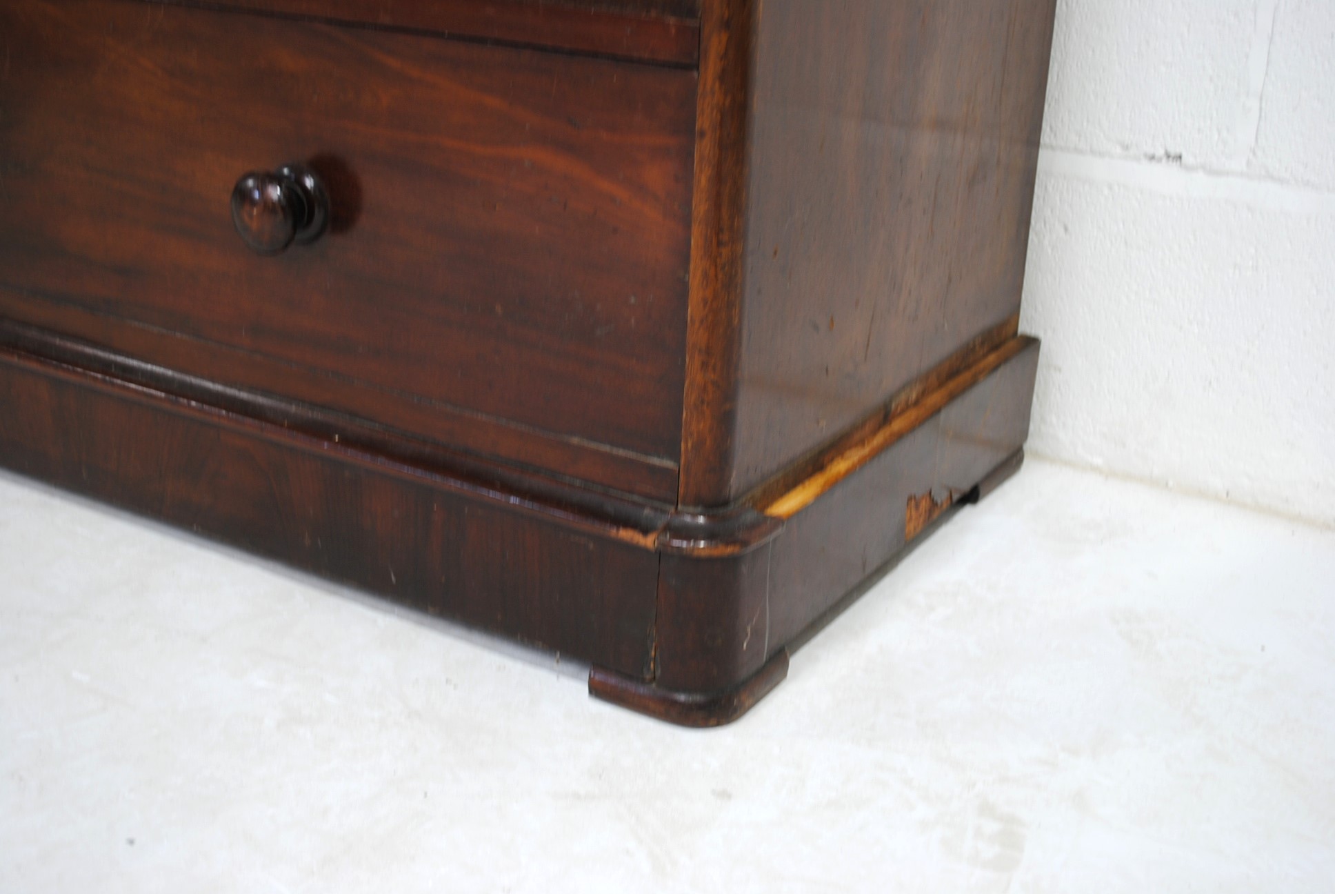 A Victorian mahogany chest of six drawers, with turned handles - one piece of trim & one handle - Image 7 of 9