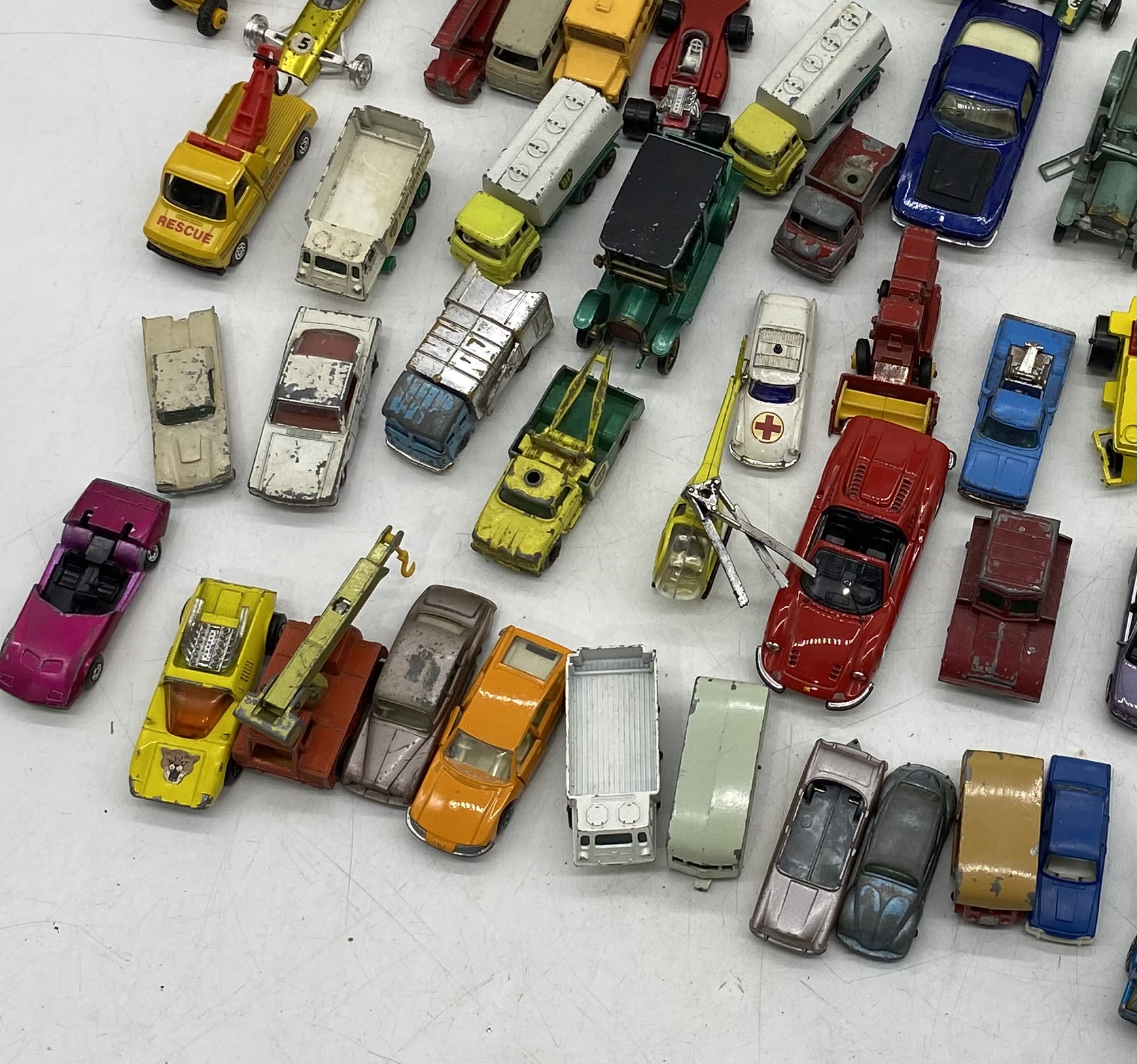 A collection of playworn die-cast vehicles including Corgi, Lesney, Matchbox, Dinky Toys etc - Image 5 of 6