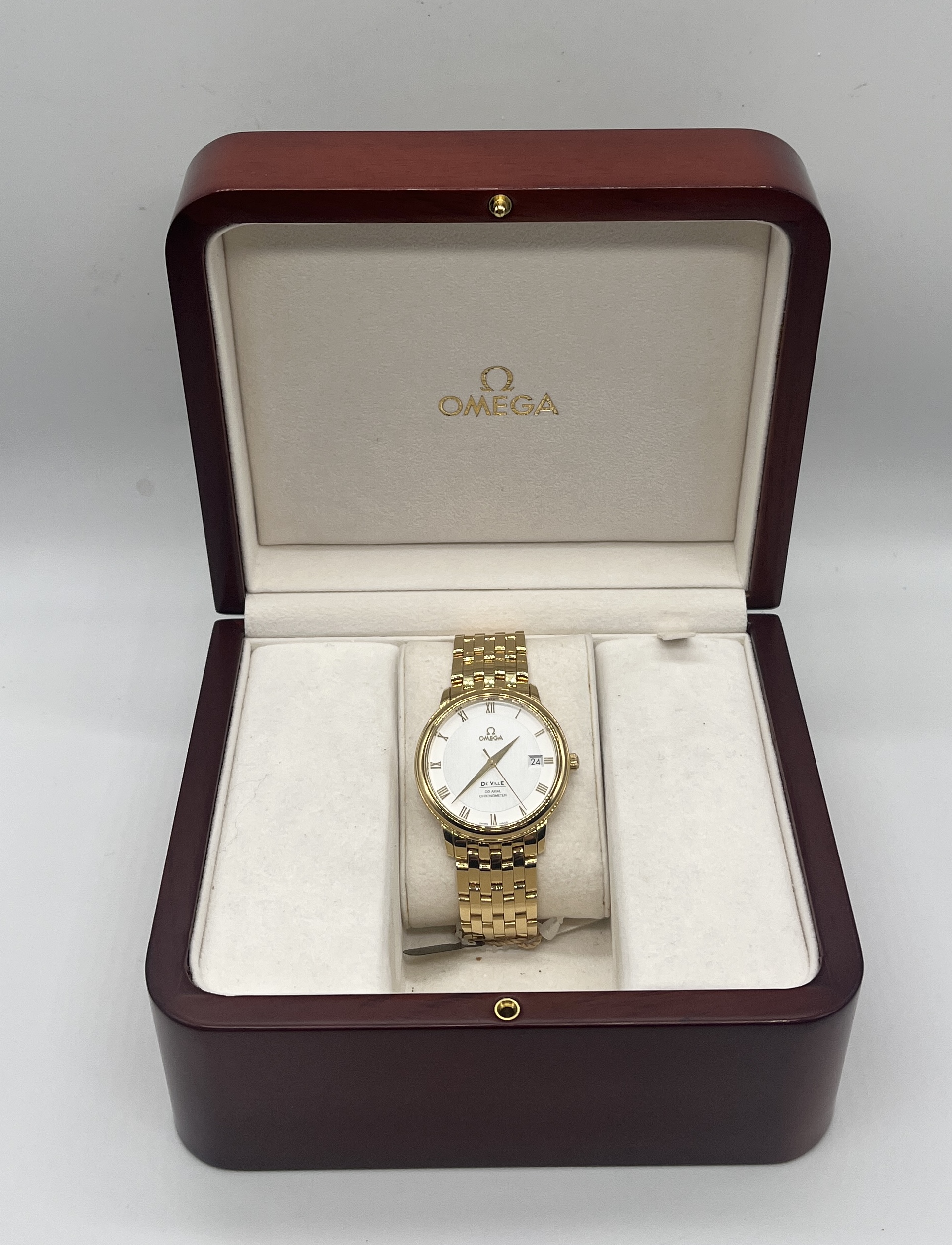 An 18ct gold Omega De Ville Prestige bracelet Co-Axial Chronometer ref 41743100 with date aperture - Image 2 of 11