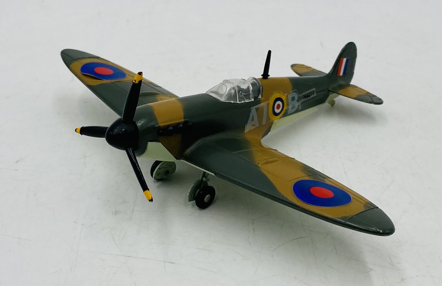 A vintage boxed Dinky Toys "Battle of Britain" Spitfire Mk II die-cast model (No 719) - Image 2 of 7