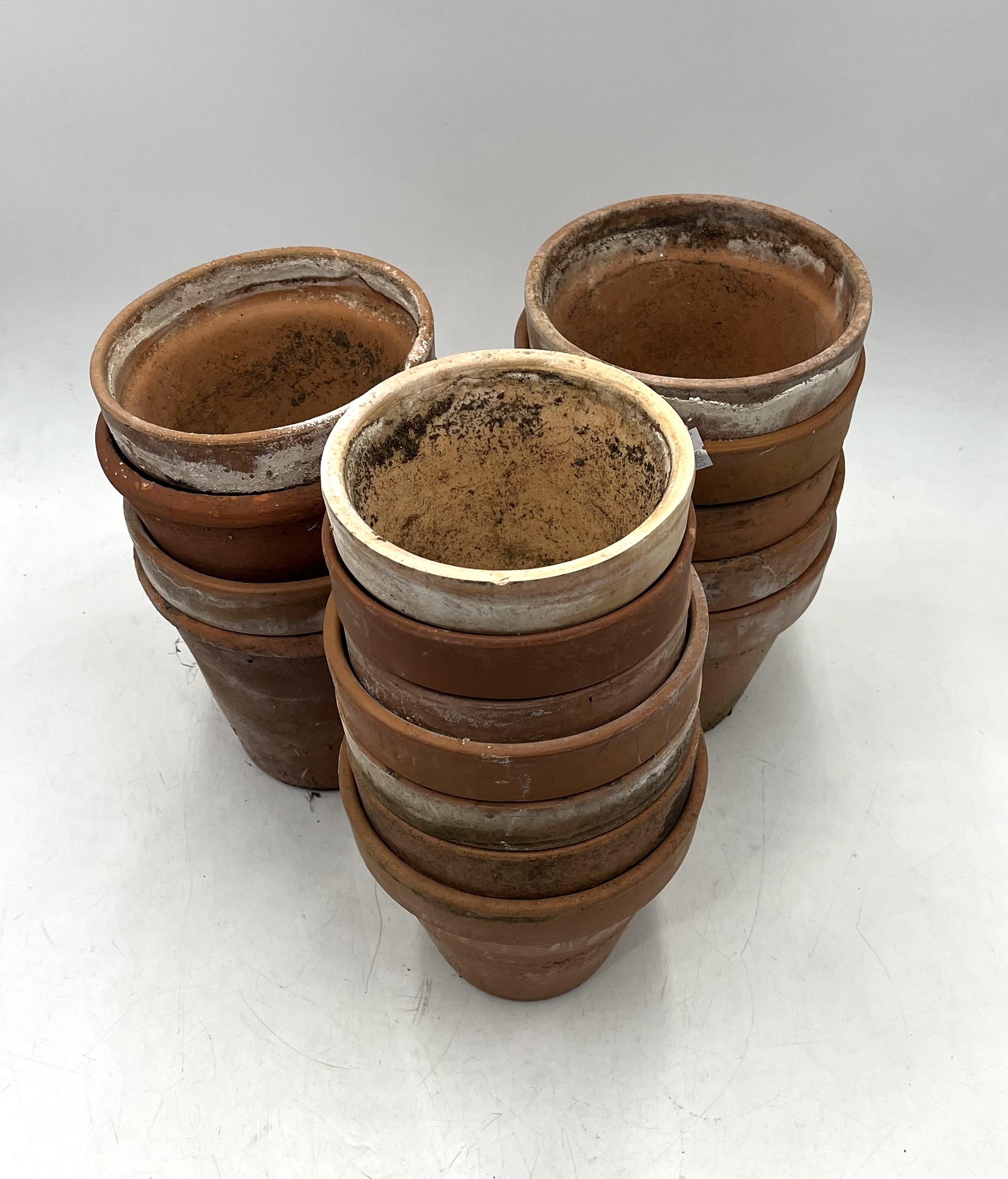 A collection of sixteen vintage terracotta pots - Image 2 of 2