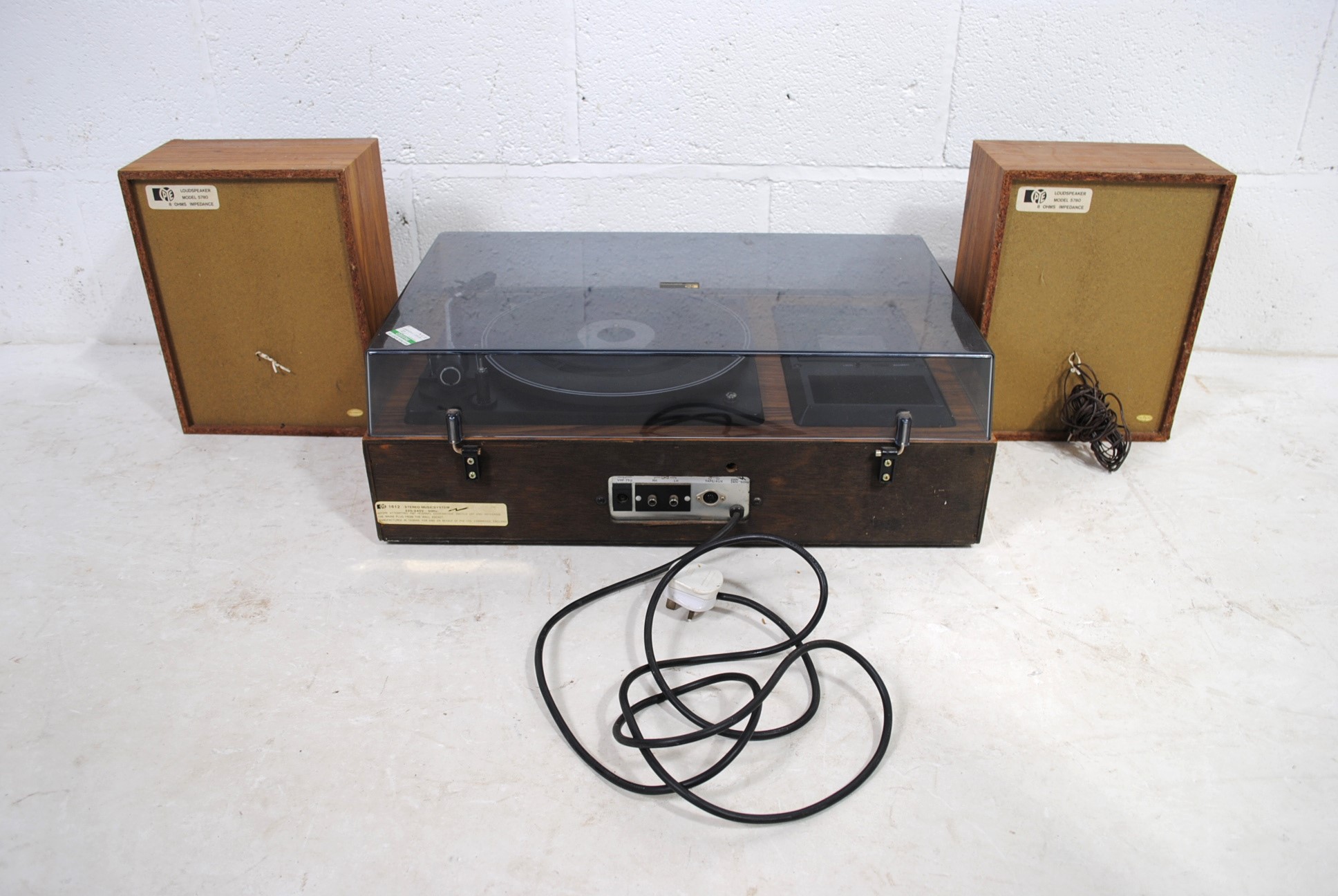 A vintage Pye 1612 stereo music system, including a pair of Pye 5780 8ohm bookshelf speakers - Image 8 of 11