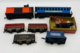 A small collection of model railway O gauge including three vintage tinplate carriages, boxed Hornby