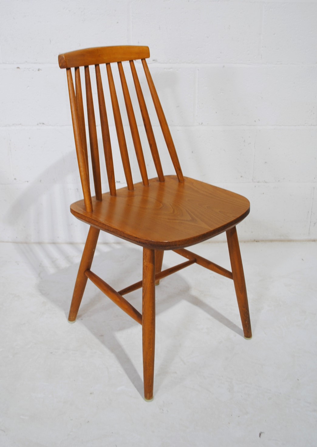 A set of six Ercol style stick-back chairs - Image 5 of 5
