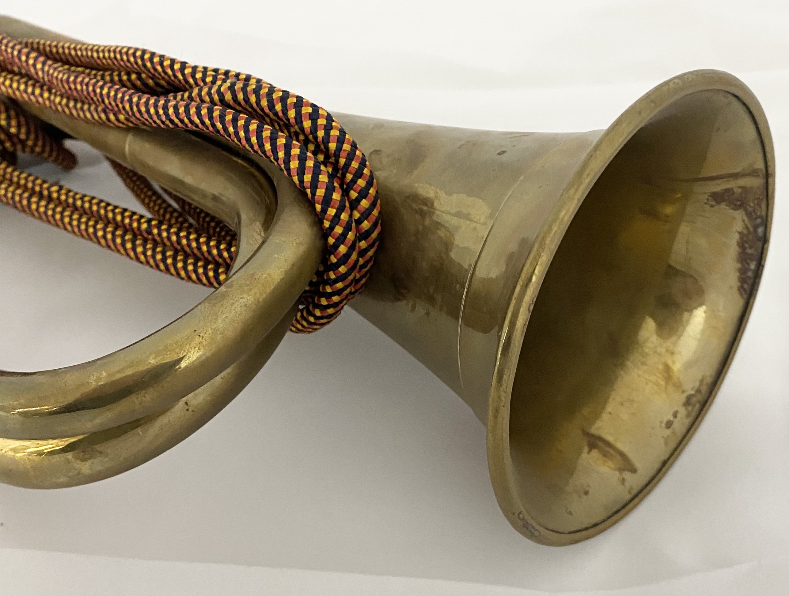 A vintage brass bugle - Image 2 of 3