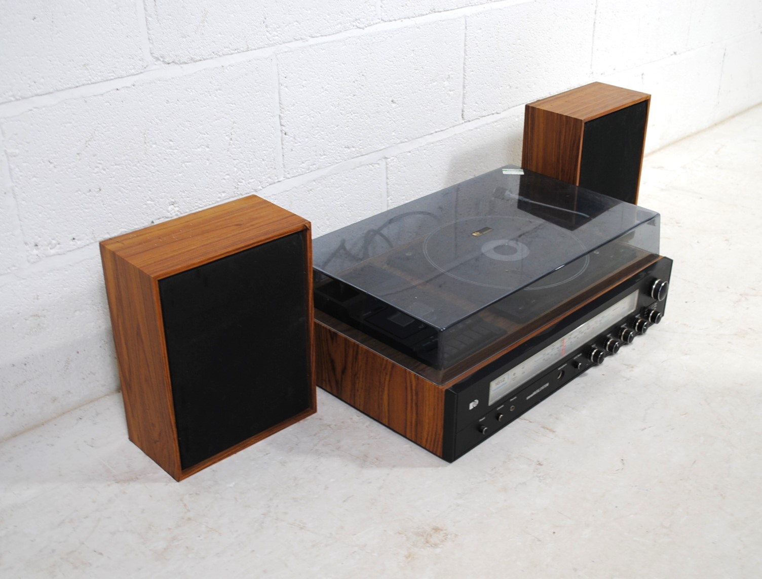 A vintage Pye 1612 stereo music system, including a pair of Pye 5780 8ohm bookshelf speakers - Image 4 of 11