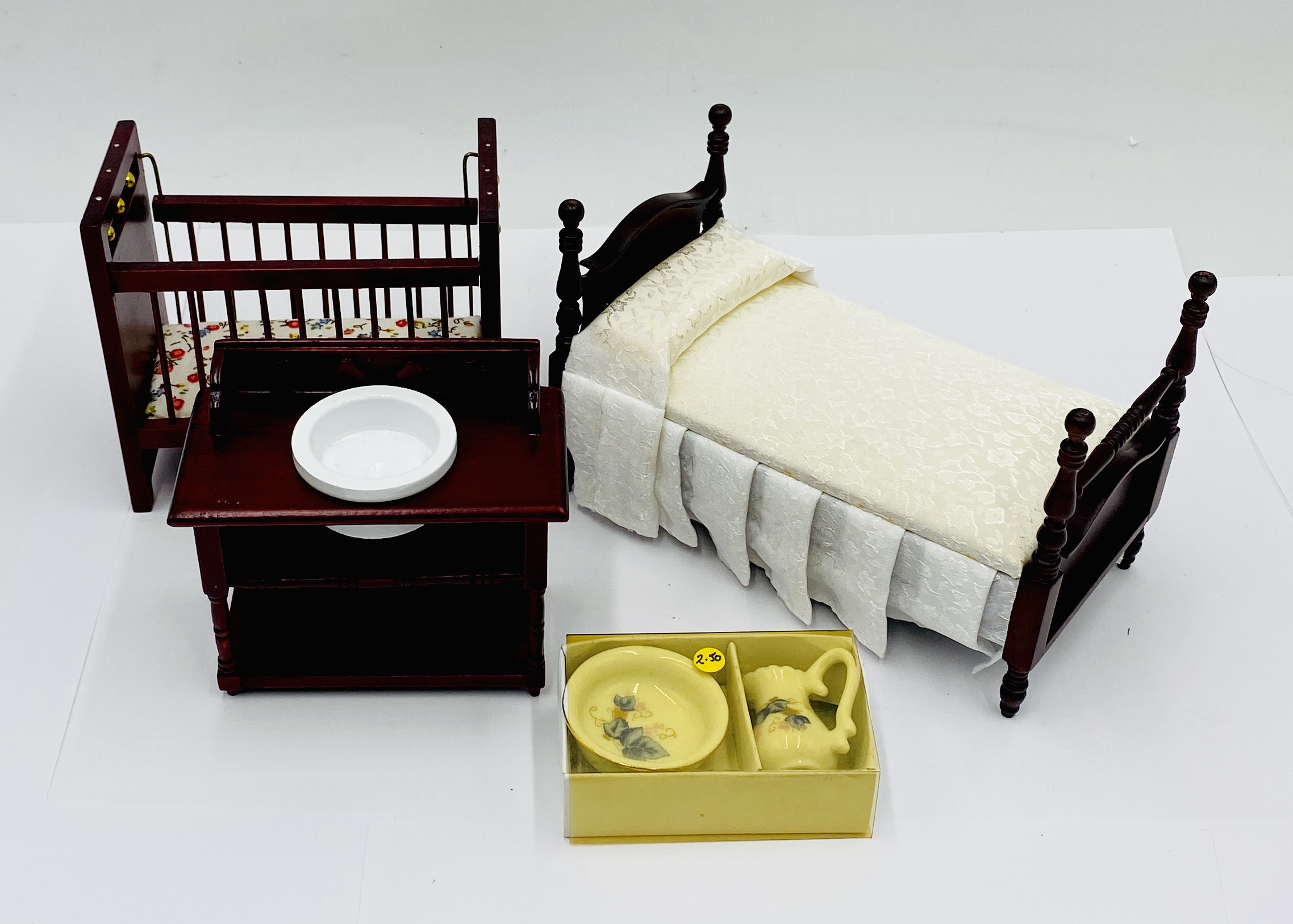 A collection of dolls house furniture including dining chairs, bed, piano, cot, coffee table, corner - Image 6 of 6