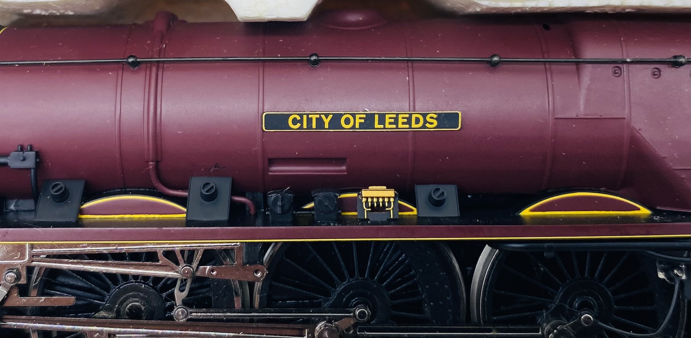 A boxed Hornby OO gauge British Railways 4-6-2 Princess Coronation Class "City of Leeds" steam - Image 3 of 4