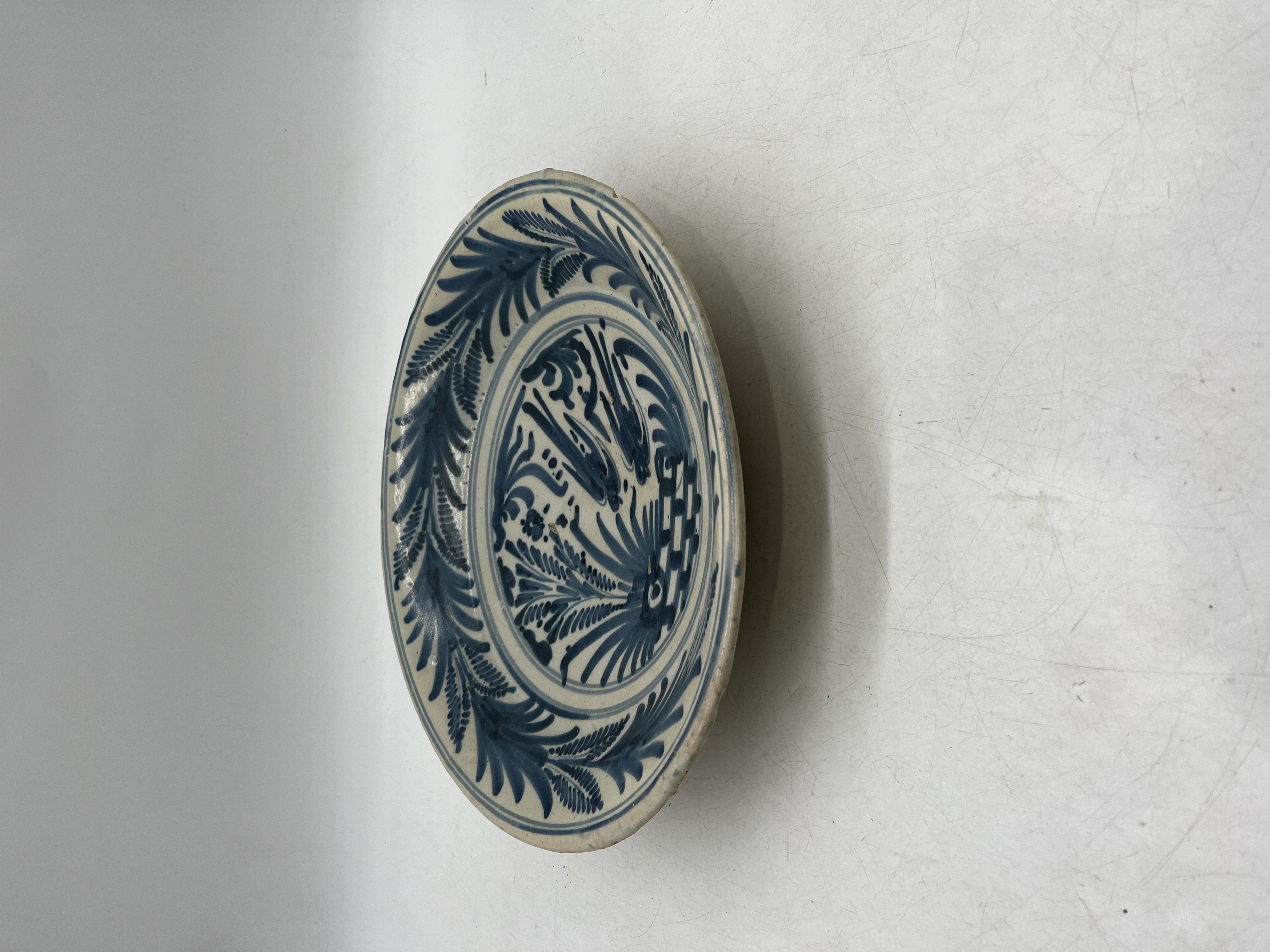 A vintage Delft bowl (diameter 35cm) with birds and floral design - Image 8 of 10