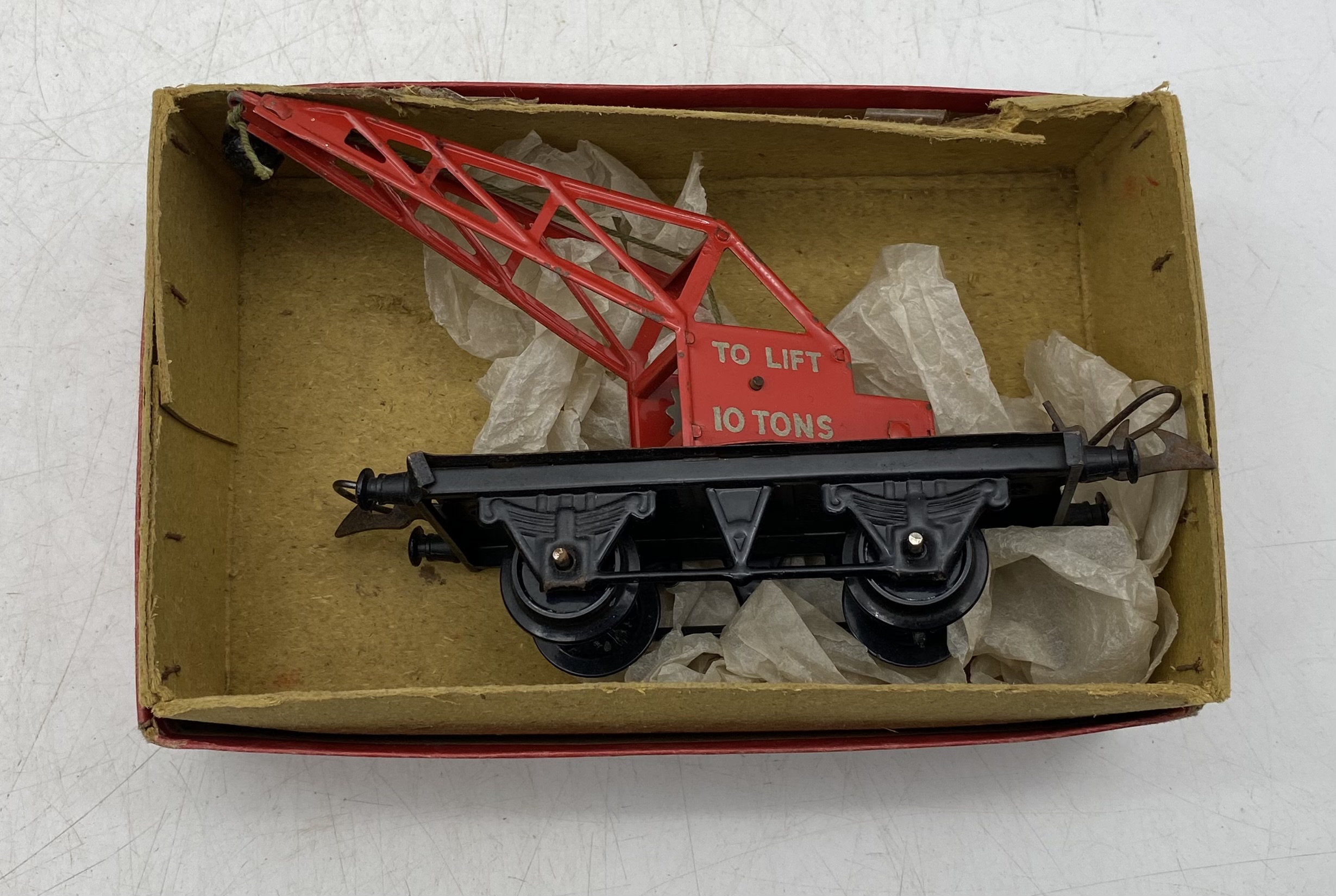 A small collection of model railway O gauge including three vintage tinplate carriages, boxed Hornby - Image 3 of 4