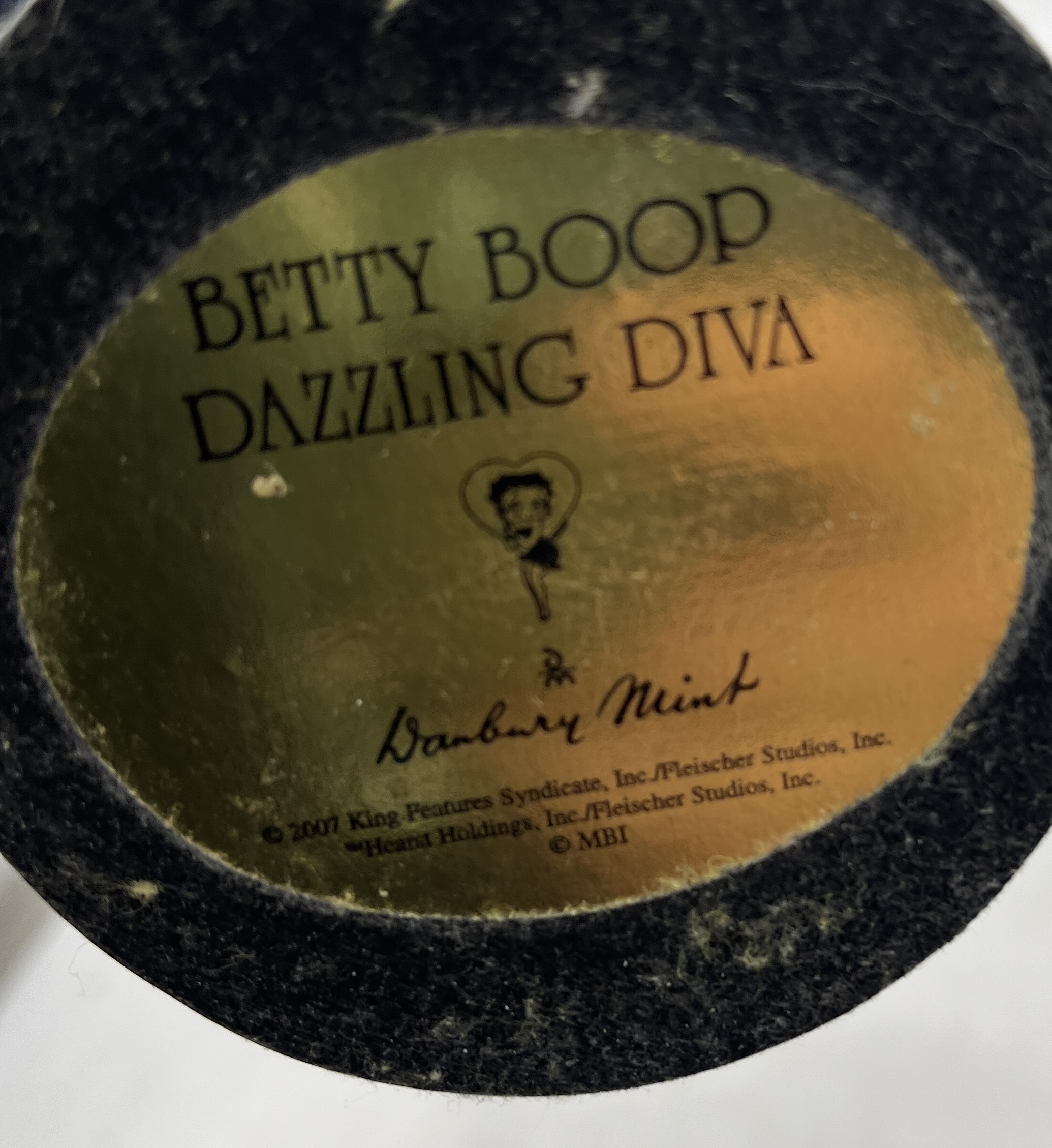 A collection of Danbury Mint Betty Boop figures including Dazzling Diva, Black Tie Affair, Final - Image 4 of 9