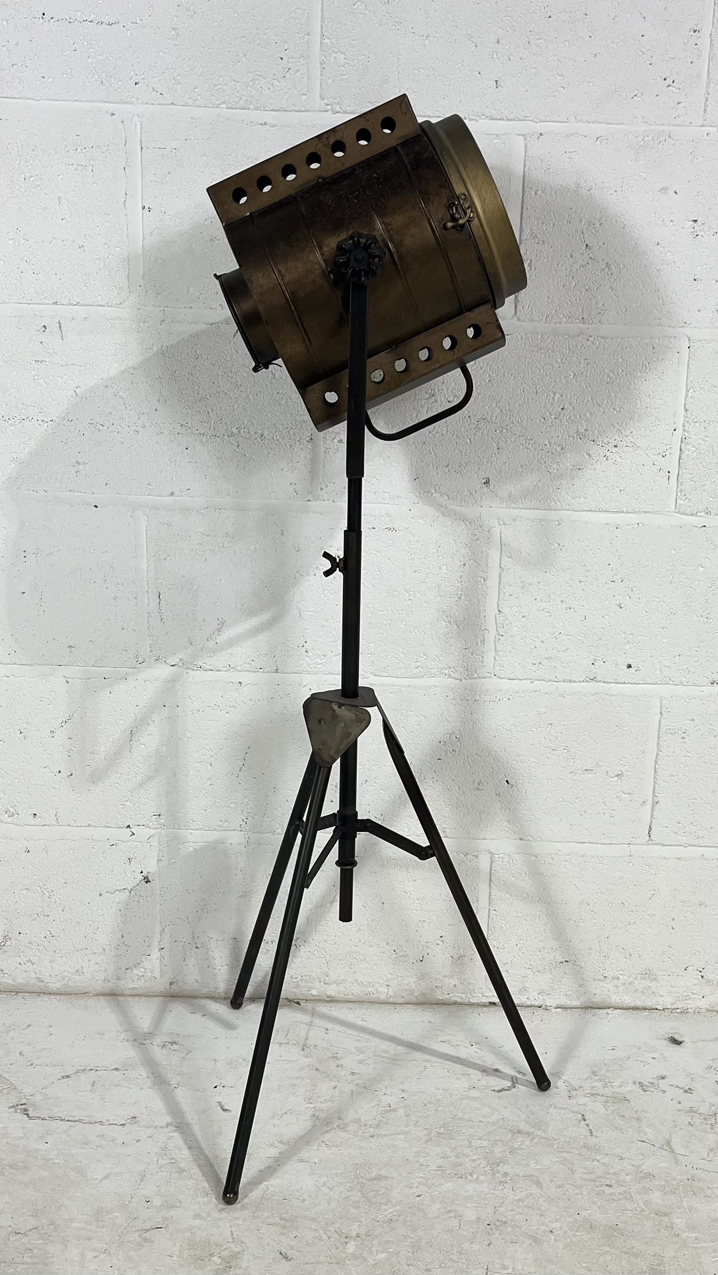 A vintage industrial spotlight style floor lamp, battery powered, height adjustable. - Image 6 of 6