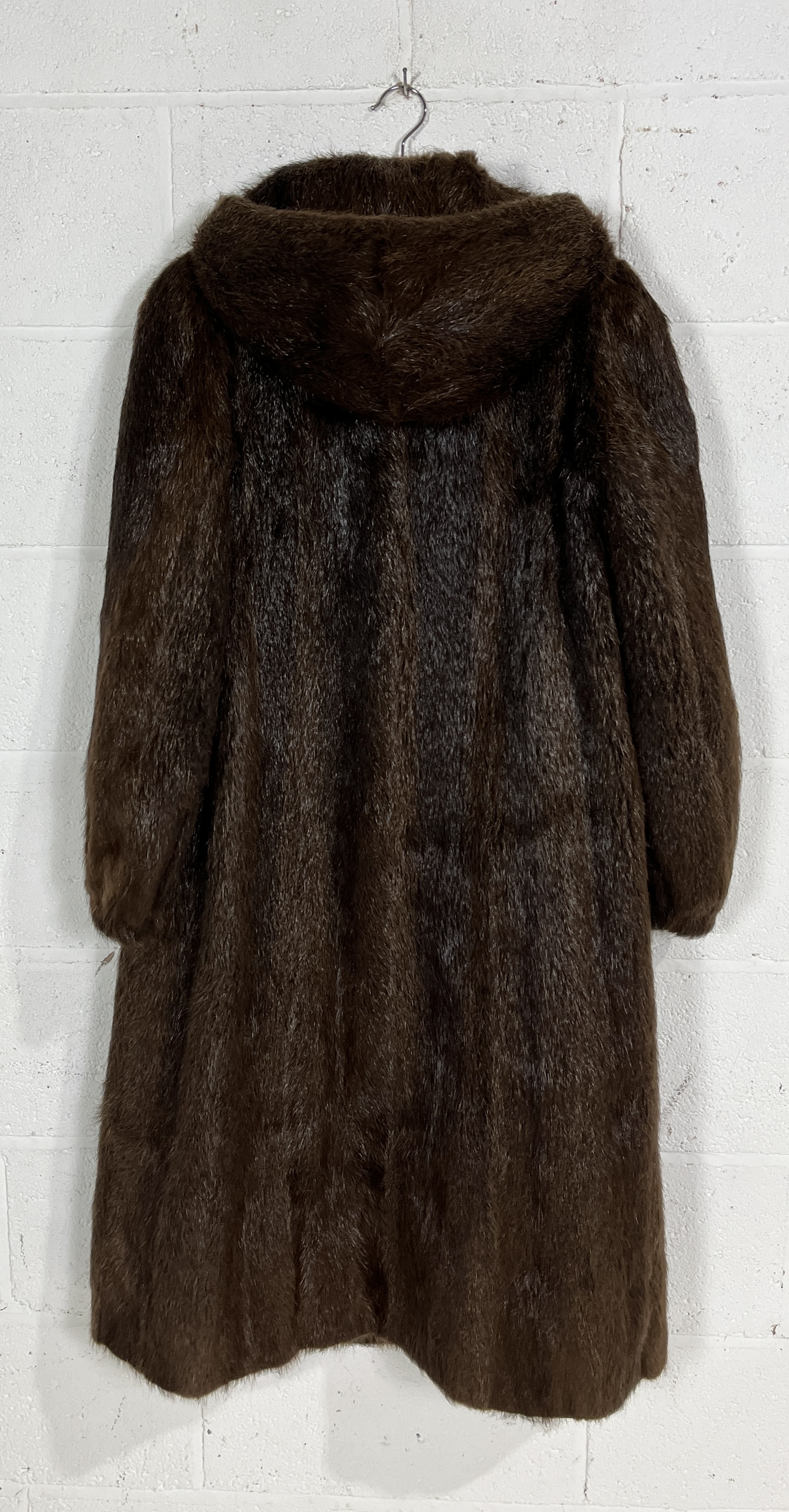 A collection of four vintage coats including long fur coat with hood made in Argentina, ladies fur - Image 16 of 16