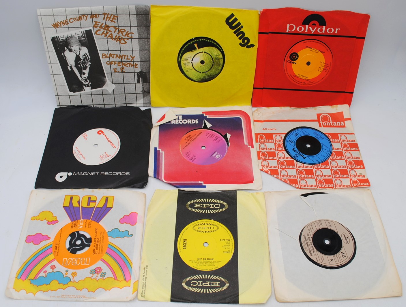 A quantity of various 7" vinyl records, including The Beatles, The Fortunes, The Sweet, Slade, The - Image 3 of 4