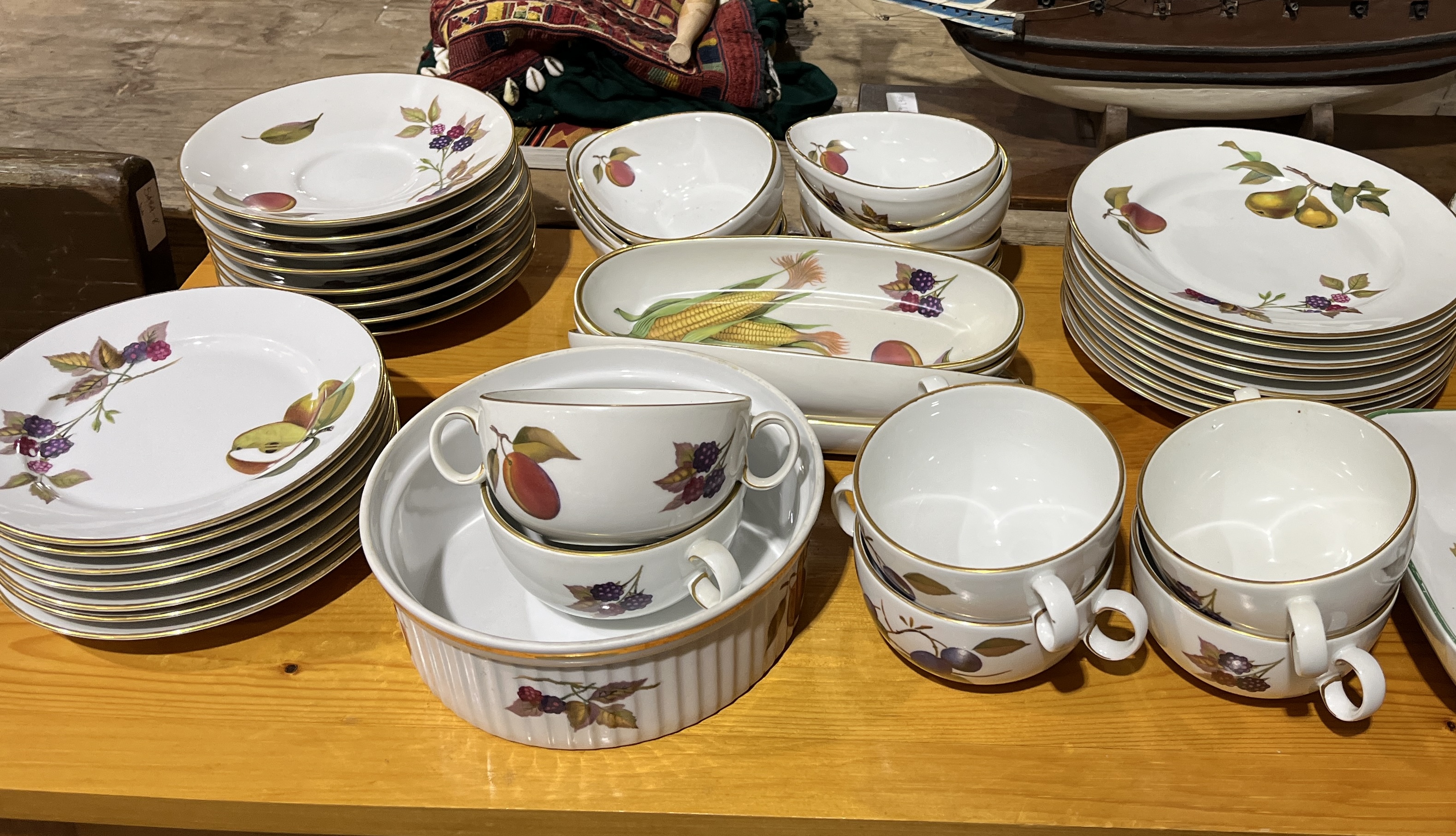 A large collection of Royal Worcester "Evesham" dinner ware including plates, bowls, terrines etc. - Image 4 of 4