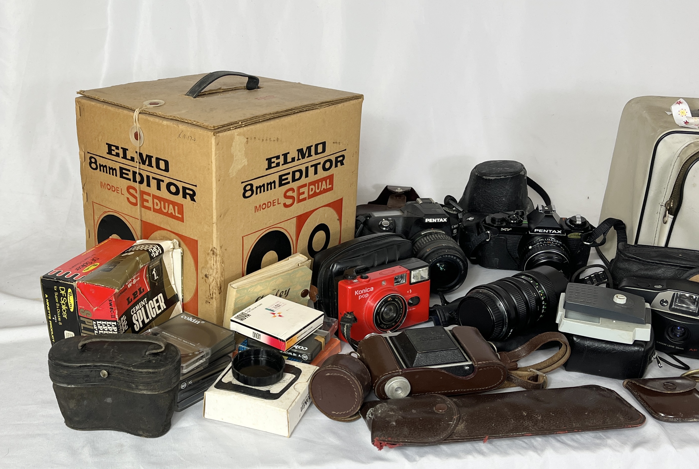 A collection of vintage cameras and camera equipment including Konica Pop, Pentax, Eumig etc. - Image 2 of 4