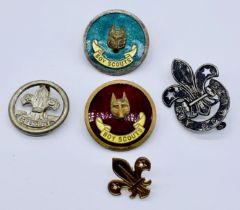 A small collection of vintage Boy Scout badges including enamelled versions