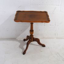 A 'Brights Of Nettlebed' small tripod wine table, by Charles Barr - height 51.5cm