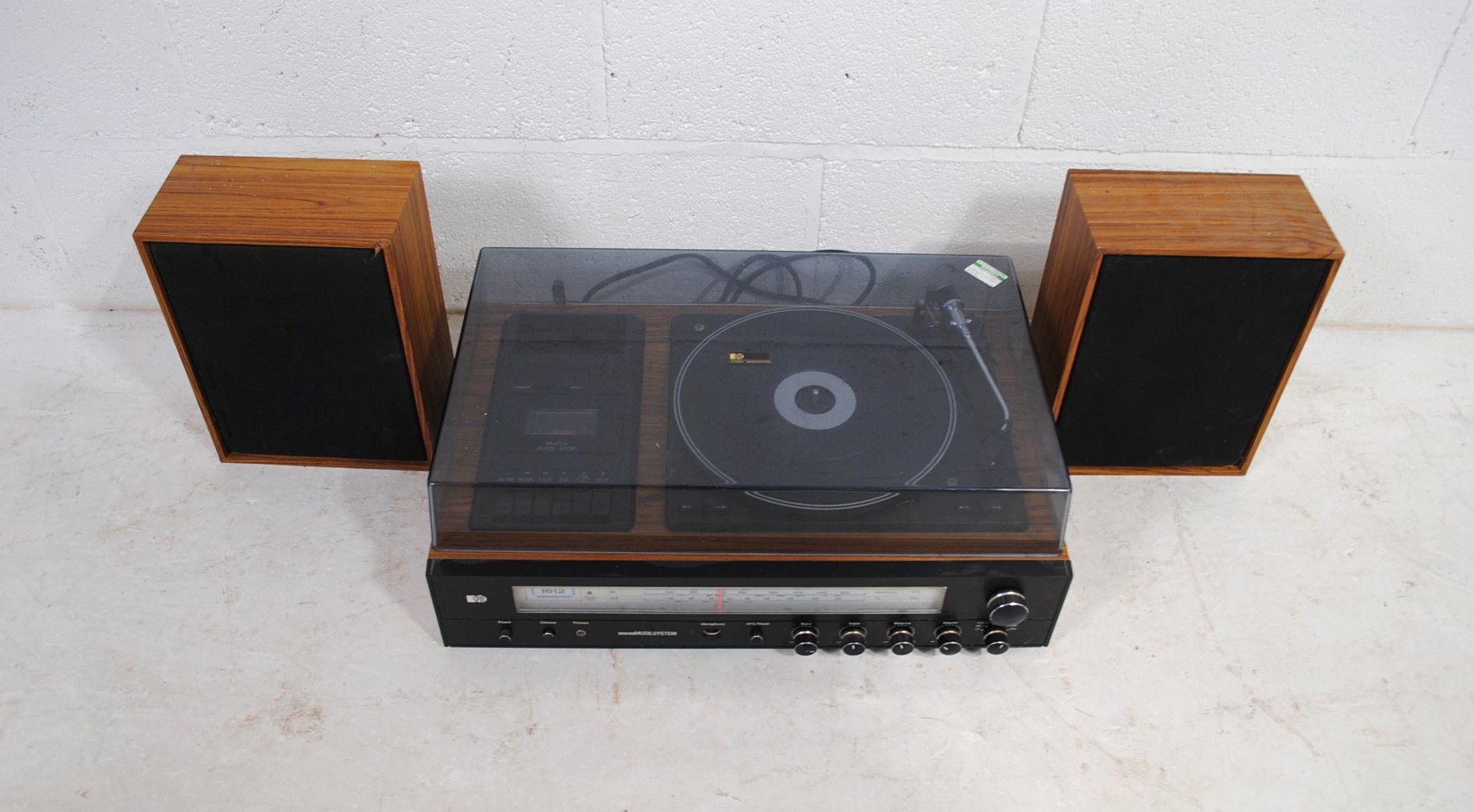 A vintage Pye 1612 stereo music system, including a pair of Pye 5780 8ohm bookshelf speakers - Image 2 of 11