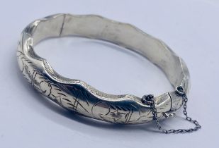 A 925 silver shaped hinged bracelet