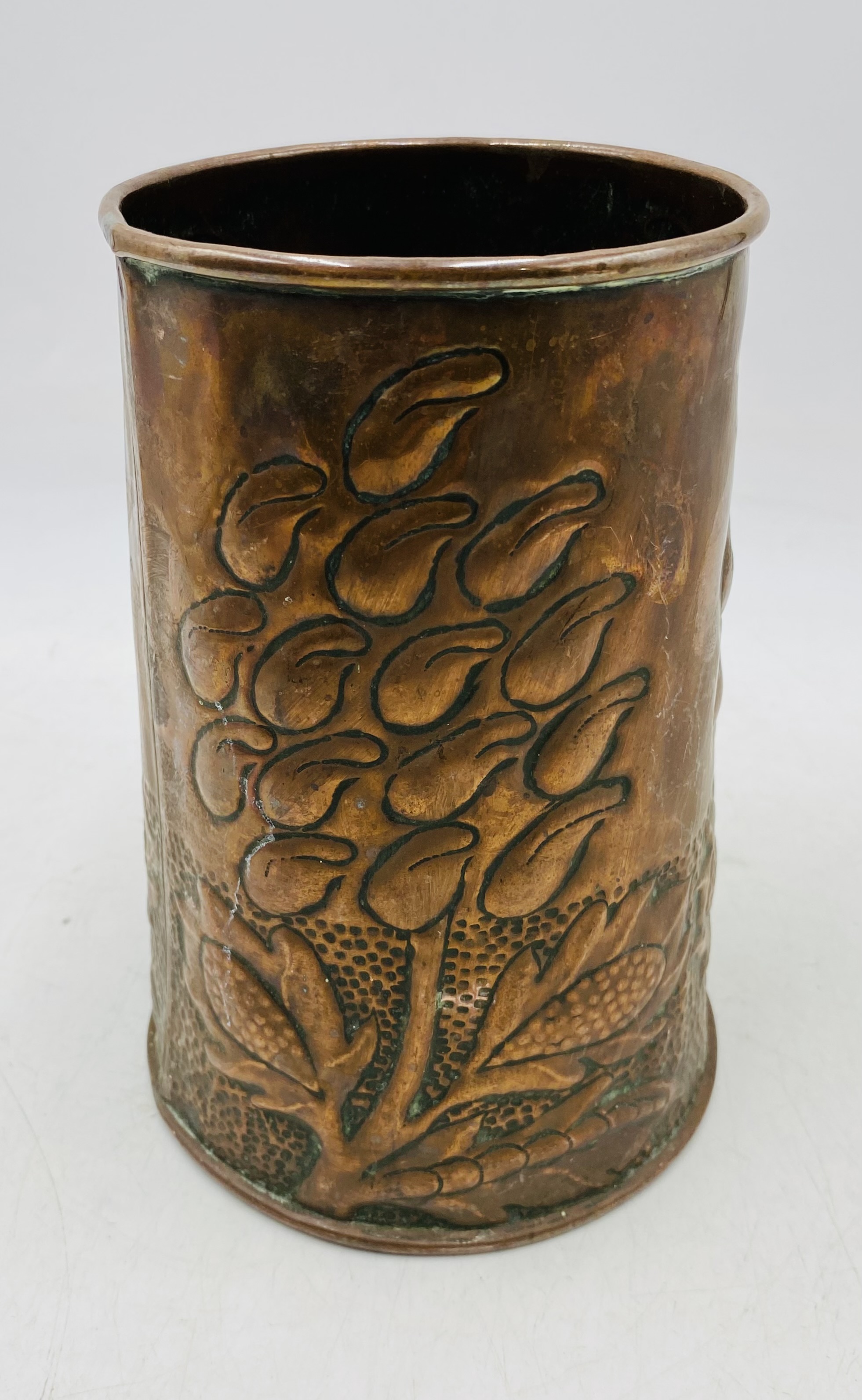 A Newlyn style copper vase with repousse Arts and Crafts decoration - height 19cm - Image 3 of 4