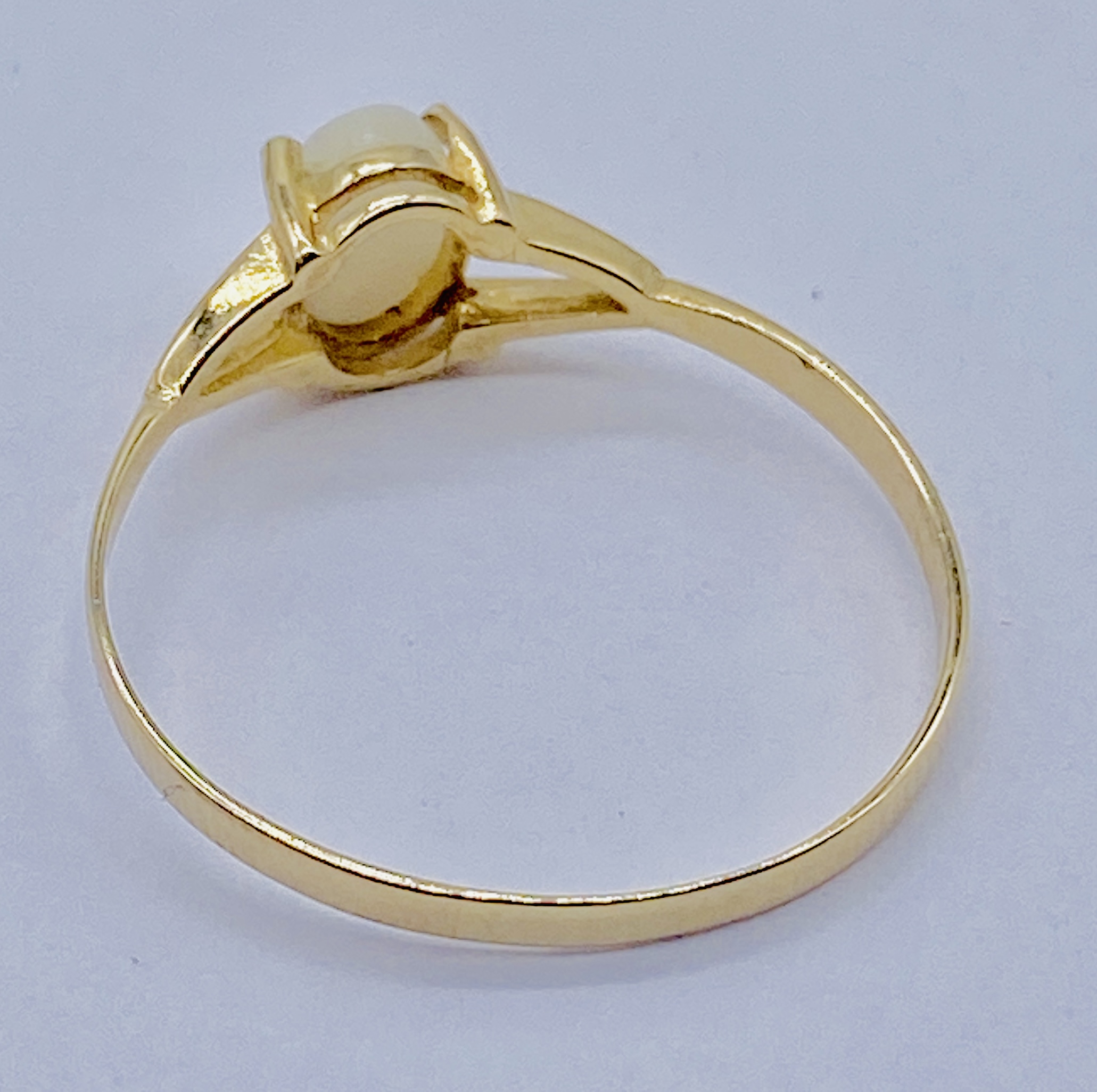 A tested 9ct gold ring, size M 1/2 - Image 2 of 2