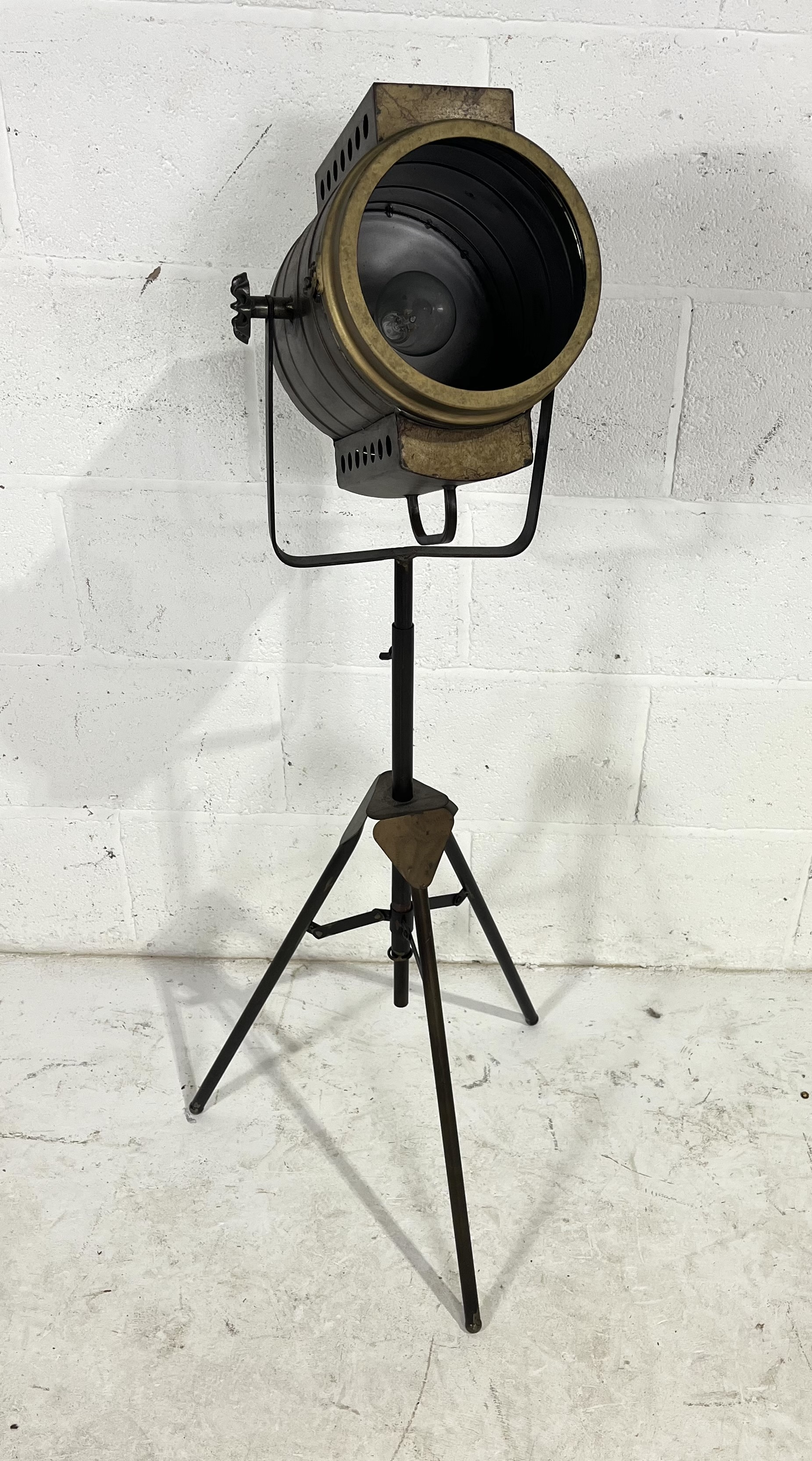 A vintage industrial spotlight style floor lamp, battery powered, height adjustable. - Image 2 of 6