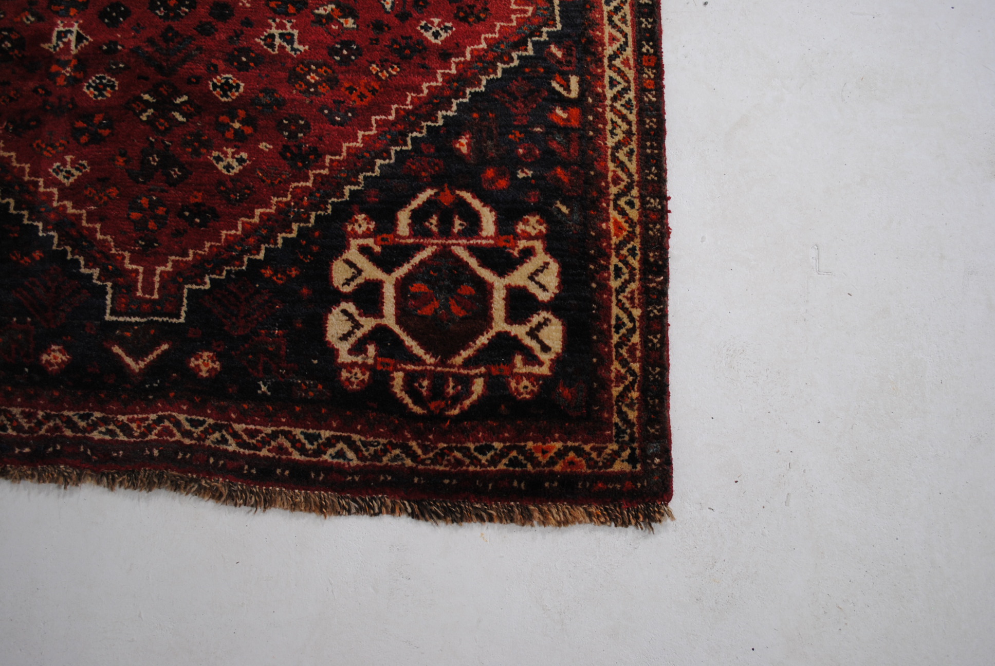 An Eastern red ground rug, with traditional designs - 173cm x 123cm - Image 6 of 8