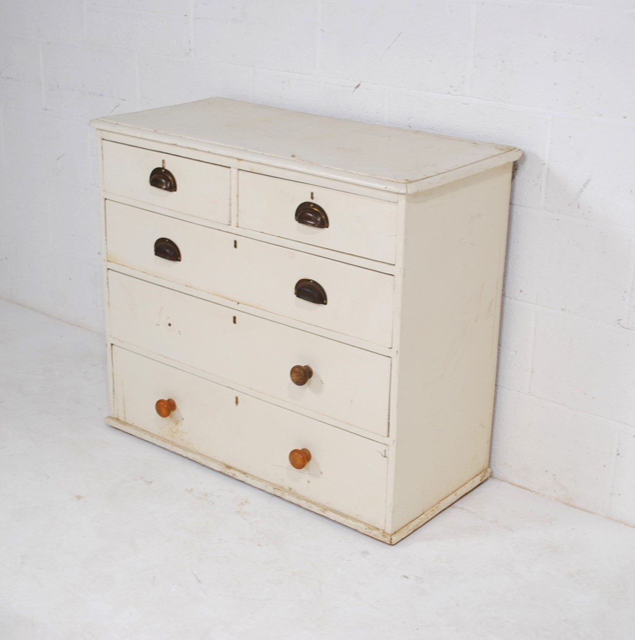 A white painted pine chest of five drawers - one handle missing - length 98.5cm, depth 44.5cm, - Image 2 of 7