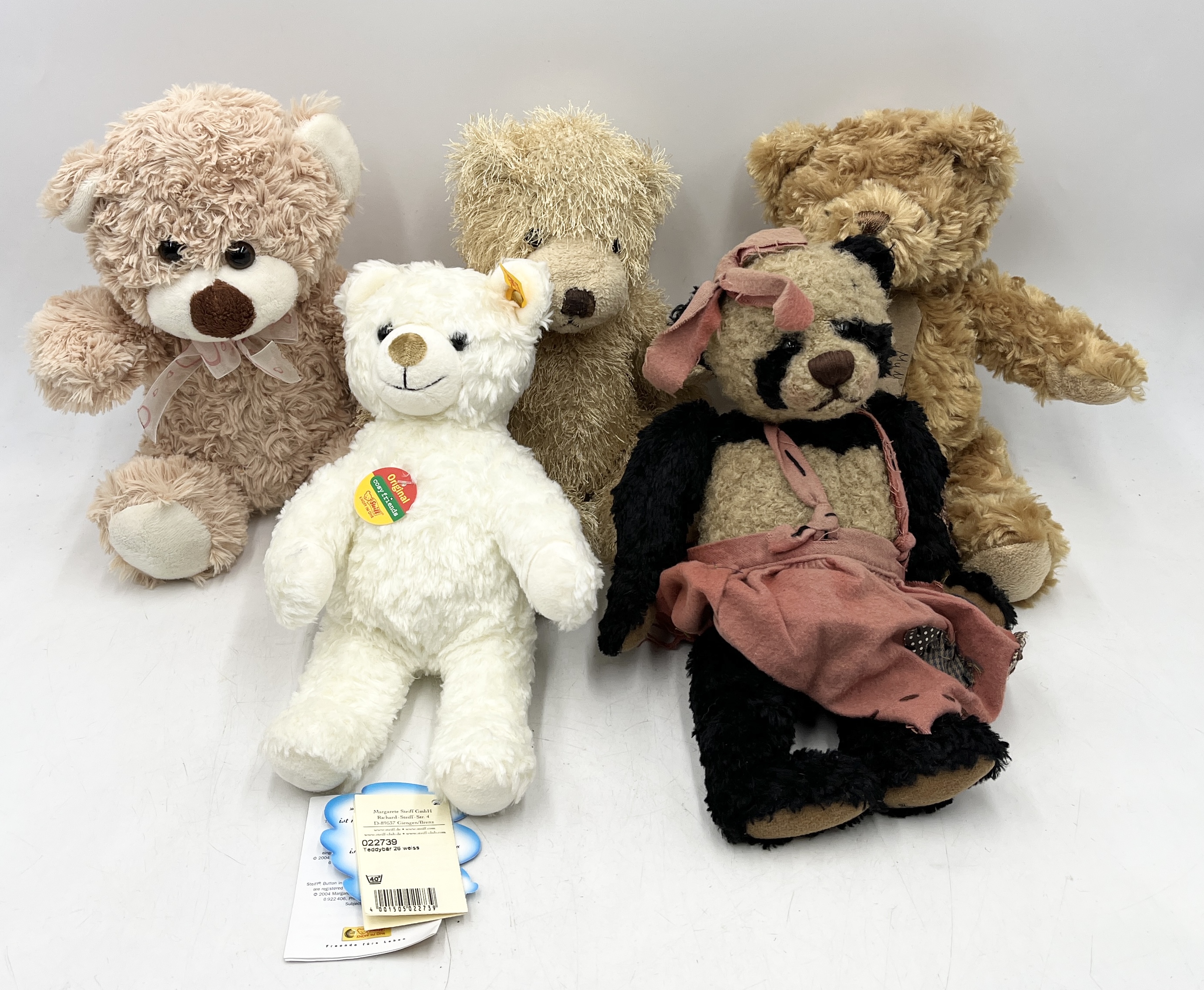 A collection of teddy bears including Steiff cosy friends, Cottage Collectibles etc.