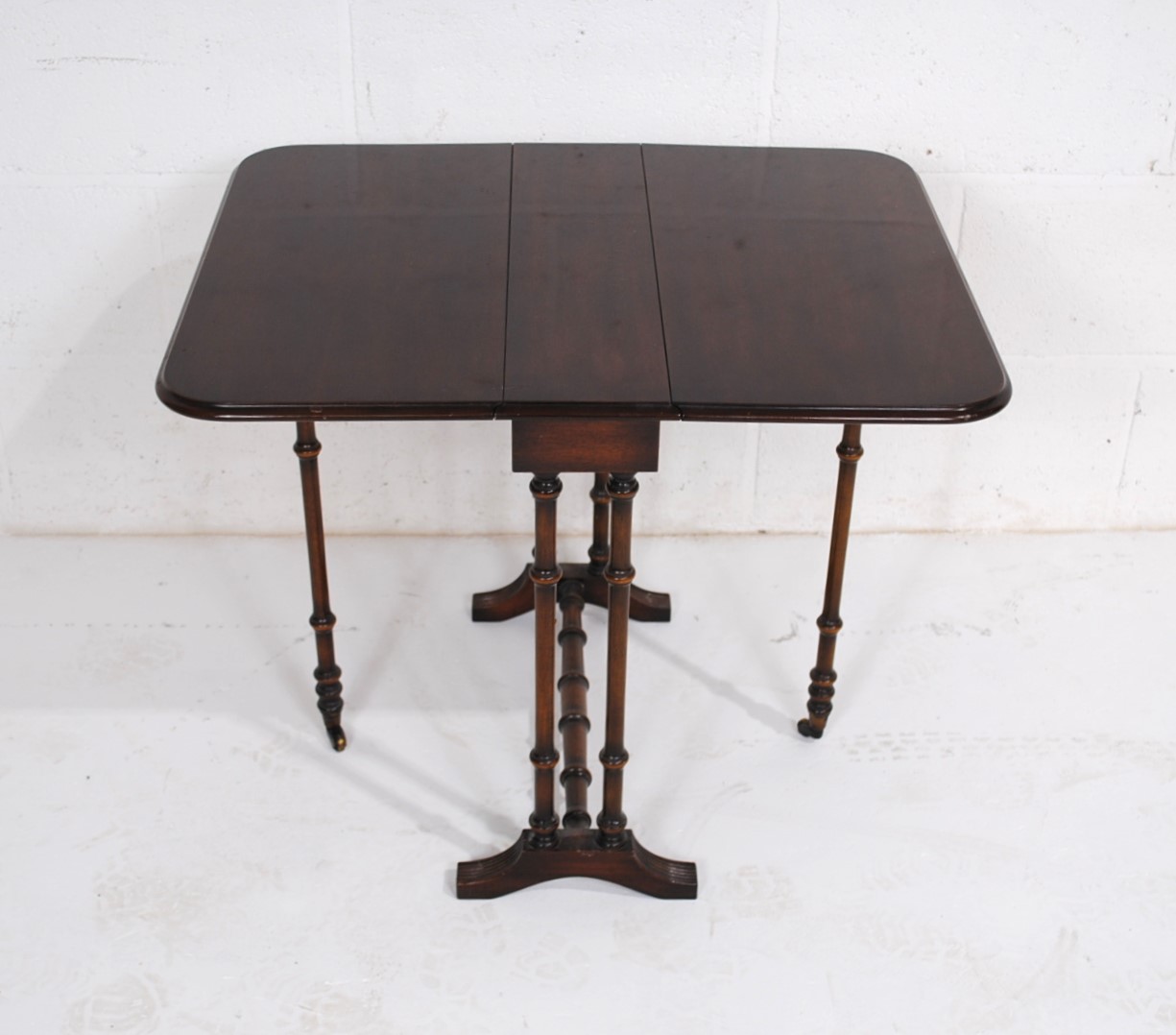 A mahogany Sutherland table, with turned legs, marked 'The Thomas Glenister Company' - Image 4 of 6