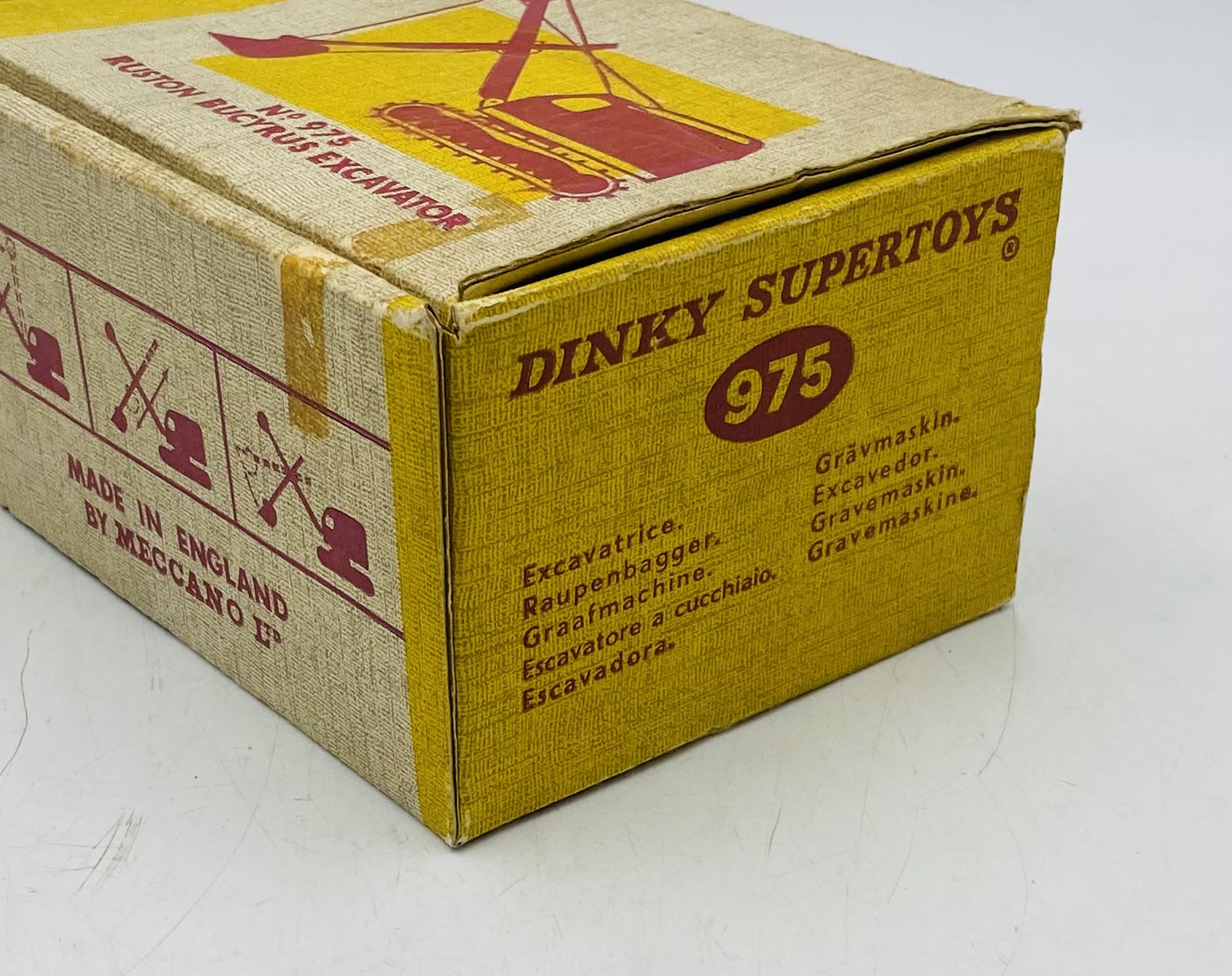 A vintage boxed Dinky Supertoys "Ruston Bucyrus Excavator" die-cast model (No 975) - original tracks - Image 9 of 9