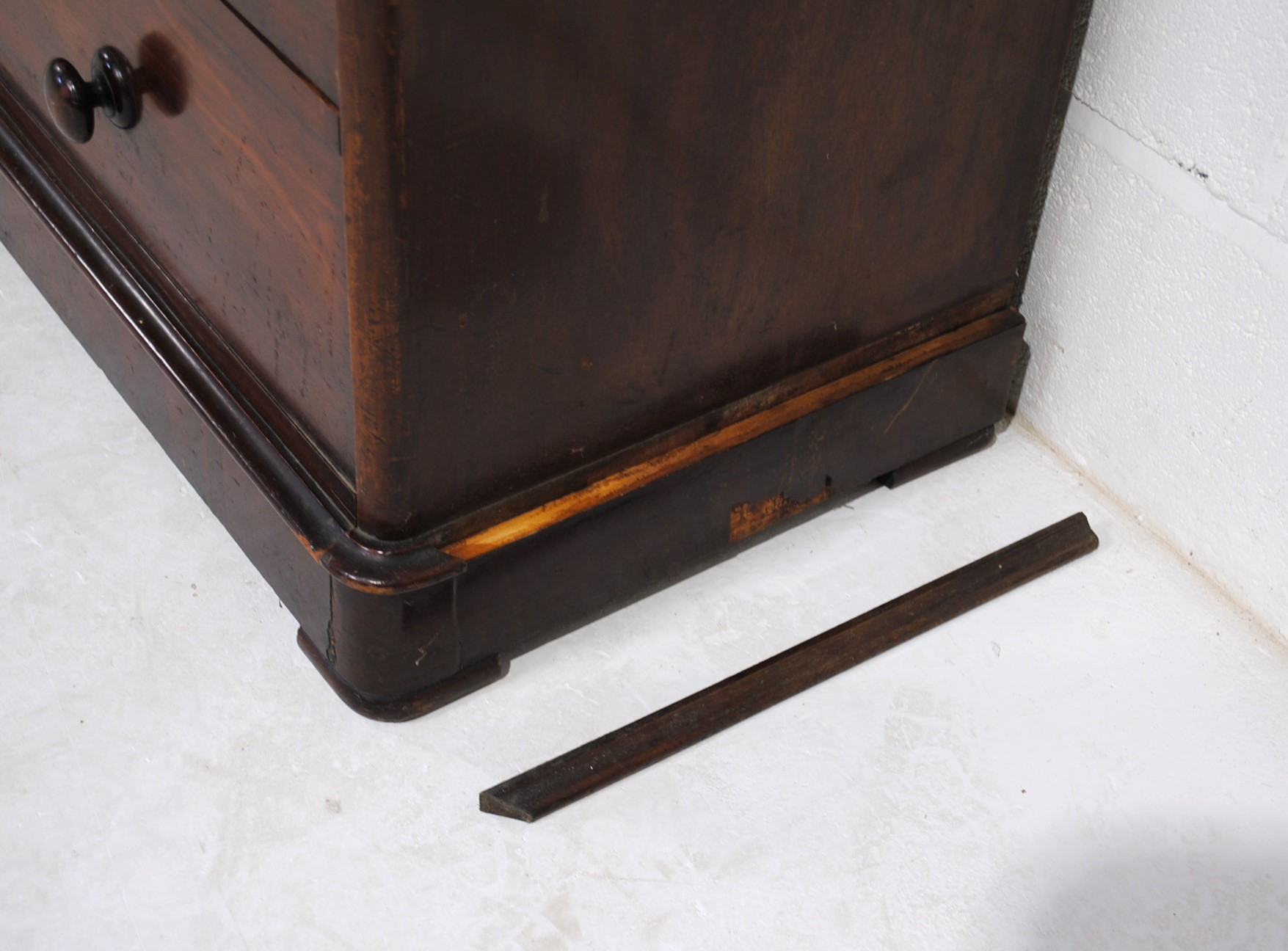 A Victorian mahogany chest of six drawers, with turned handles - one piece of trim & one handle - Image 8 of 9