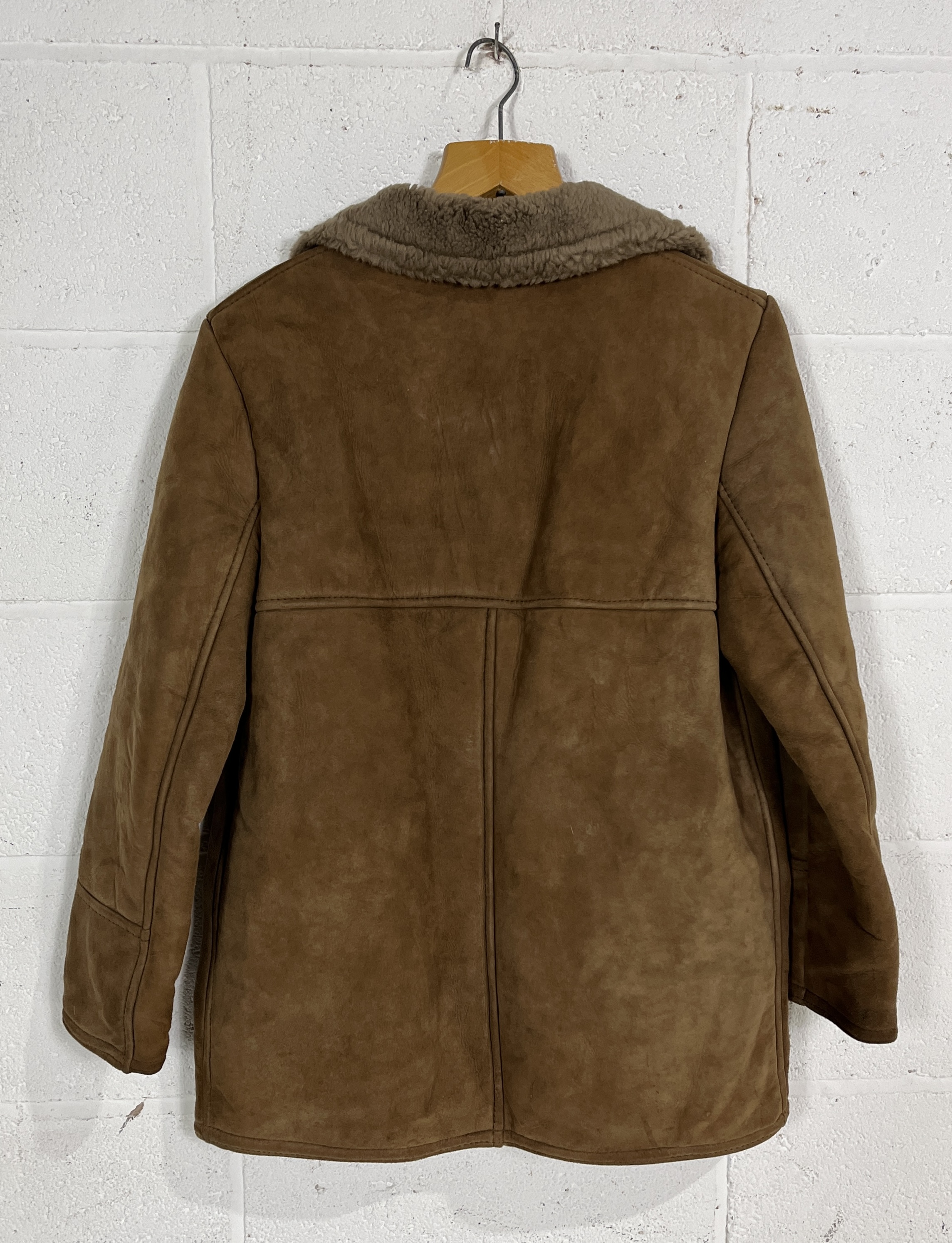 A collection of four vintage coats including long fur coat with hood made in Argentina, ladies fur - Image 4 of 16