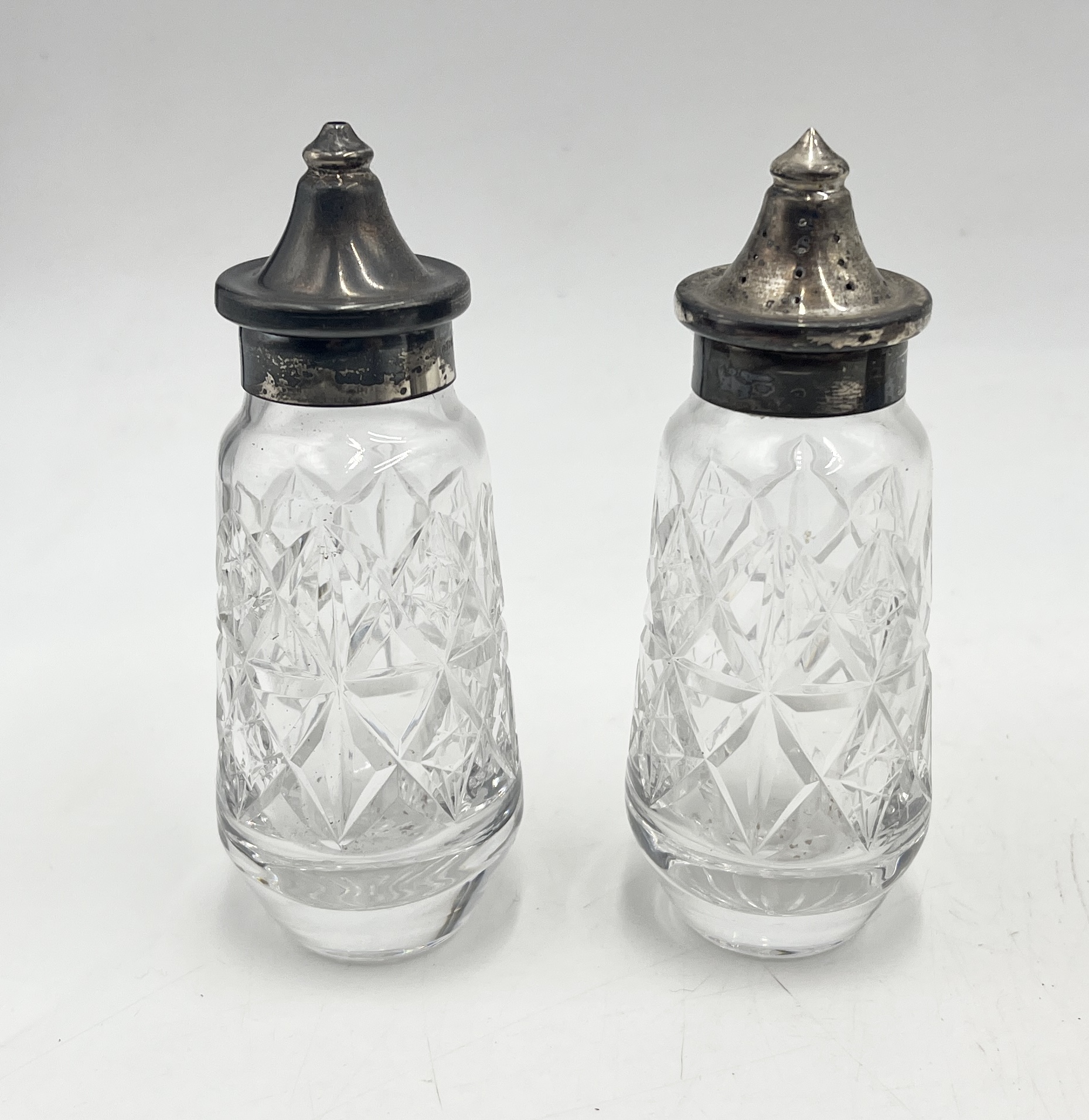 A silver topped salt and pepper set along with a silver plated tea set - Image 4 of 4