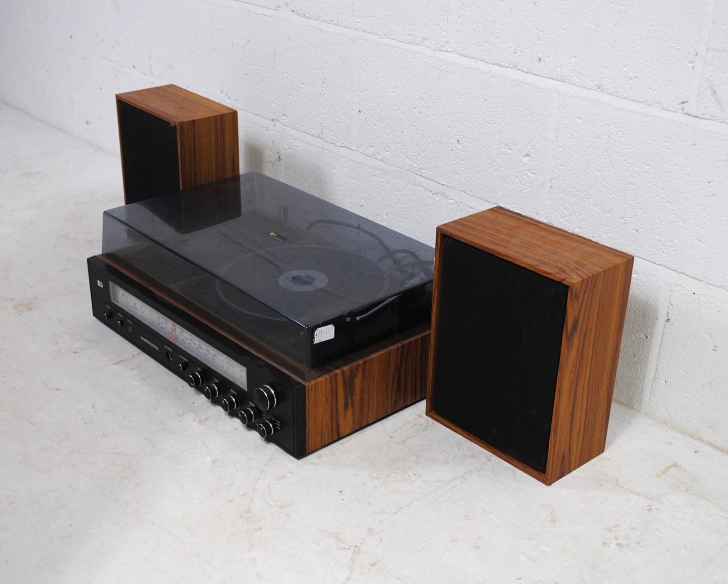 A vintage Pye 1612 stereo music system, including a pair of Pye 5780 8ohm bookshelf speakers - Image 3 of 11