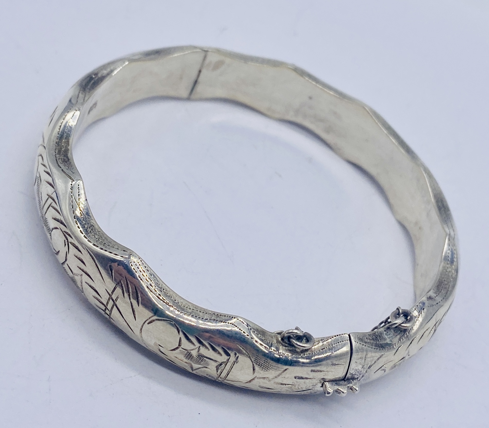 A 925 silver shaped hinged bracelet - Image 2 of 3