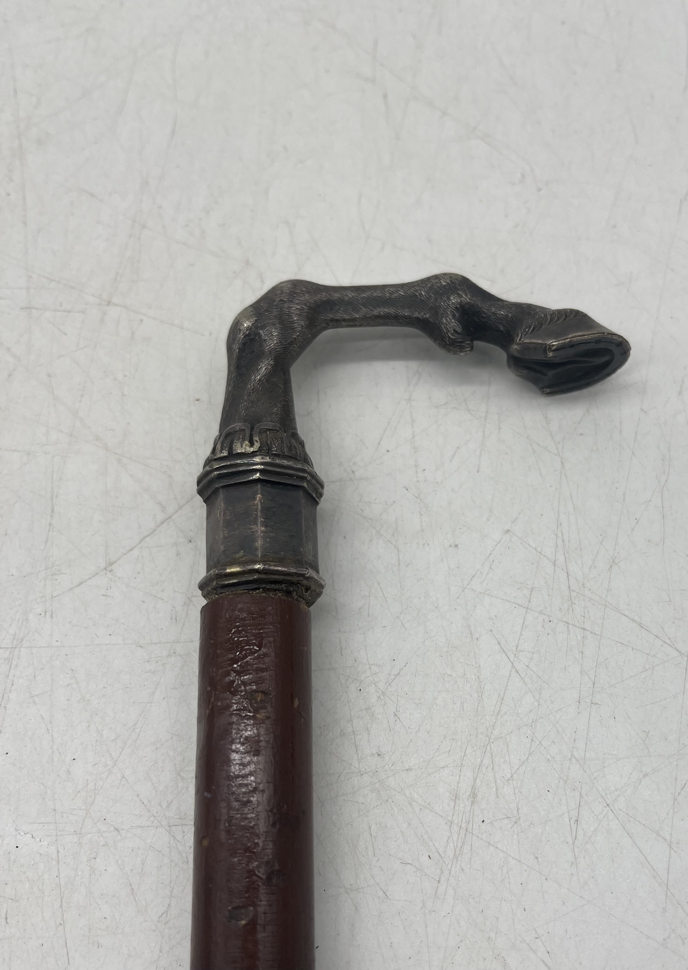 A walking stick with a silver plated handle in the form of a horses leg plus one other. - Bild 3 aus 5