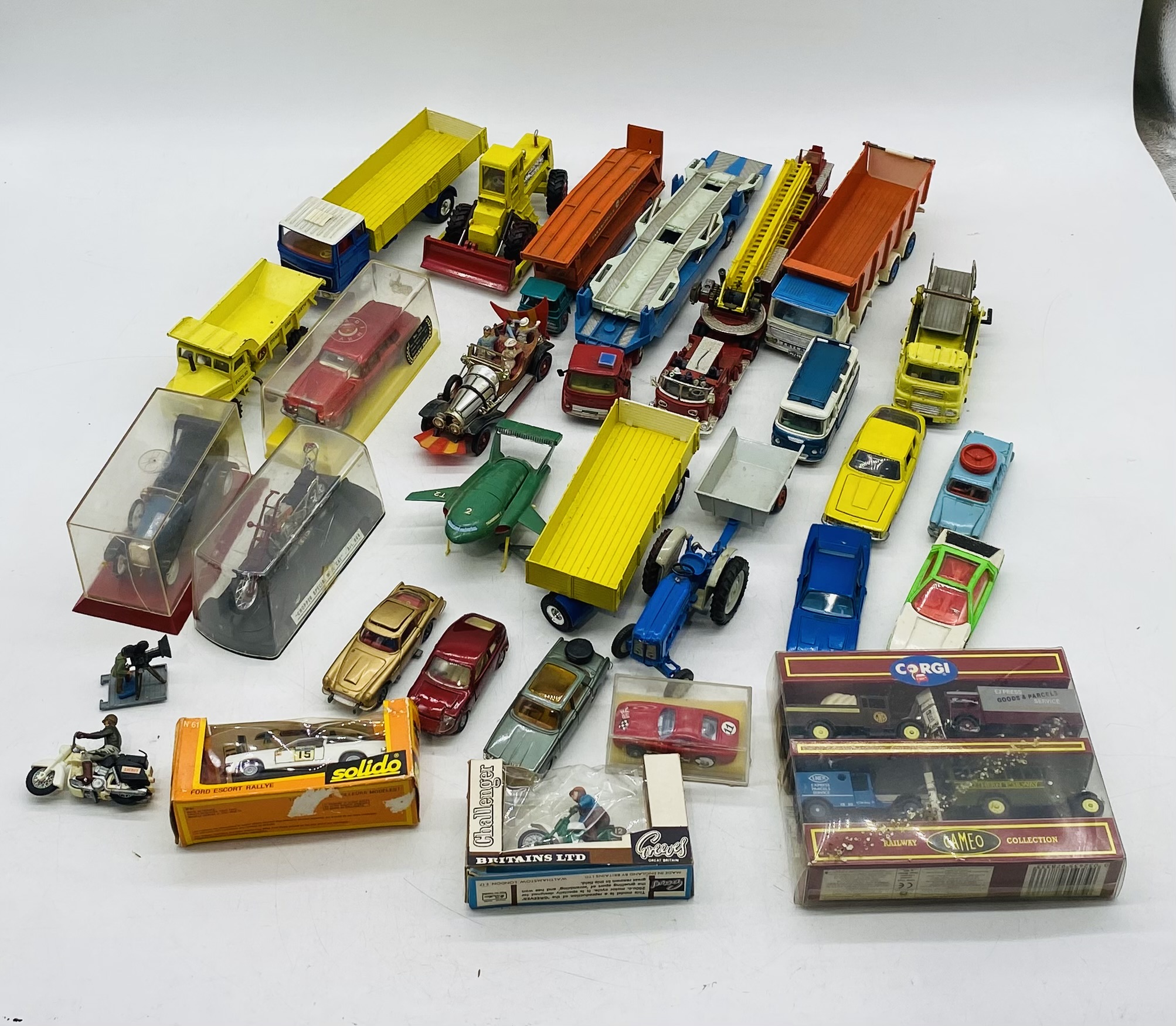 A collection of mainly unboxed die-cast and plastic vehicles including Britains, Dinky Toys