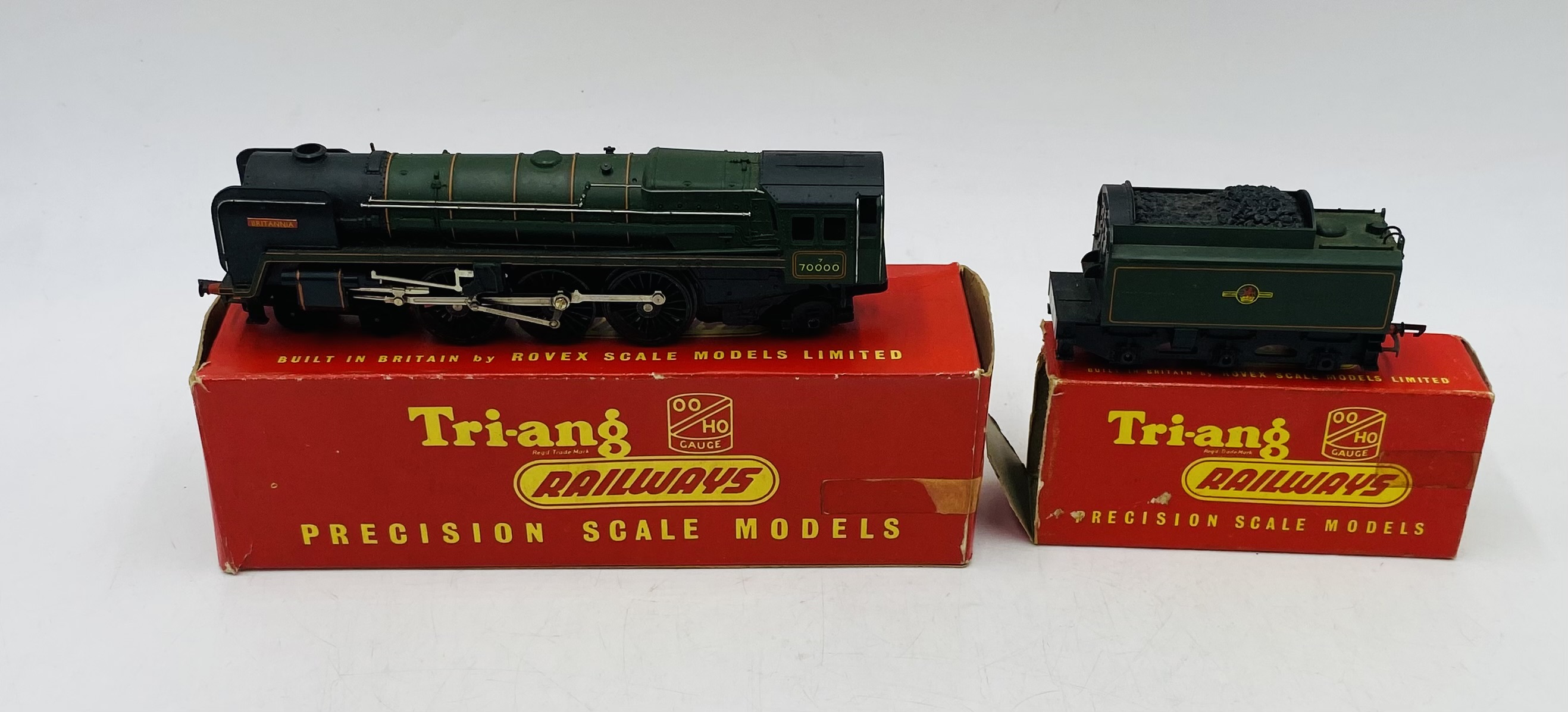 A boxed Tri-ang Railways OO gauge 4-6-2 "Britannia" locomotive (R259S) with tender (R35) in green - Image 2 of 7