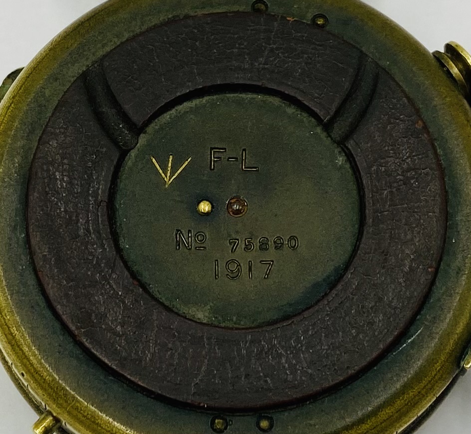 A WW1 military brass compass, marked with a broad arrow mark and 1917 to reverse - Image 5 of 5