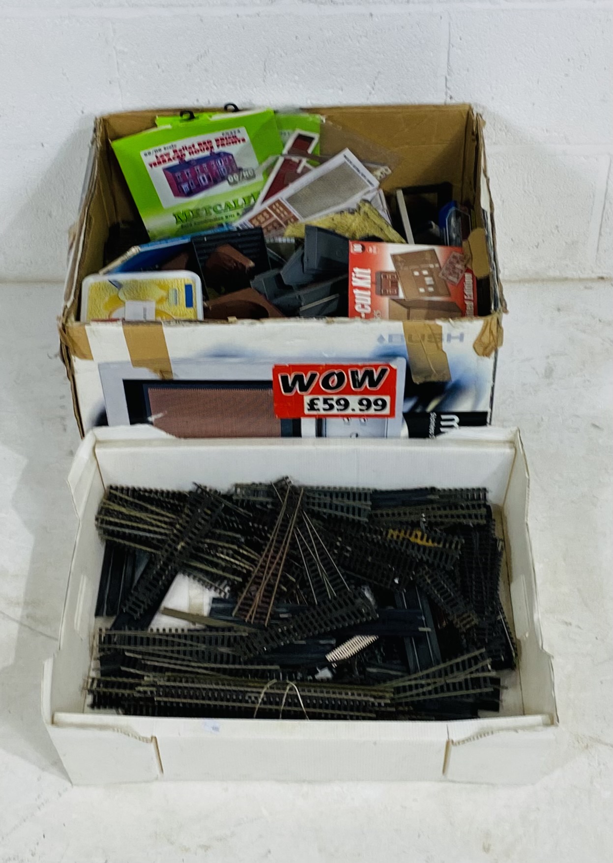 A collection of model railway OO gauge accessories including footbridge kits, tunnels, platforms,