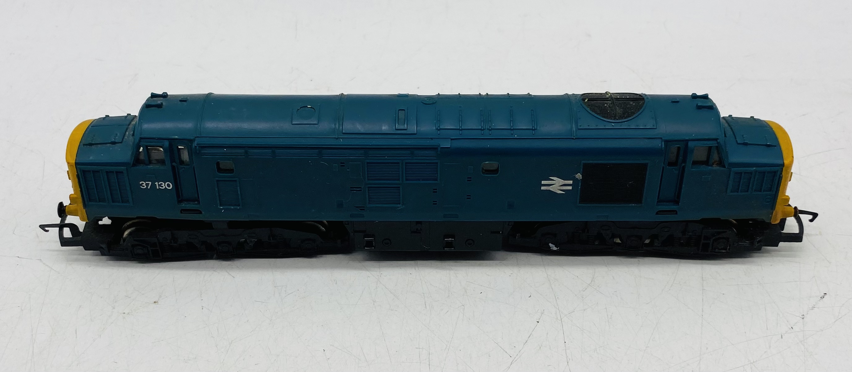 A boxed Hornby Railways OO gauge BR Class 47 "Mammoth" diesel locomotive (D1670) in green livery ( - Image 8 of 15