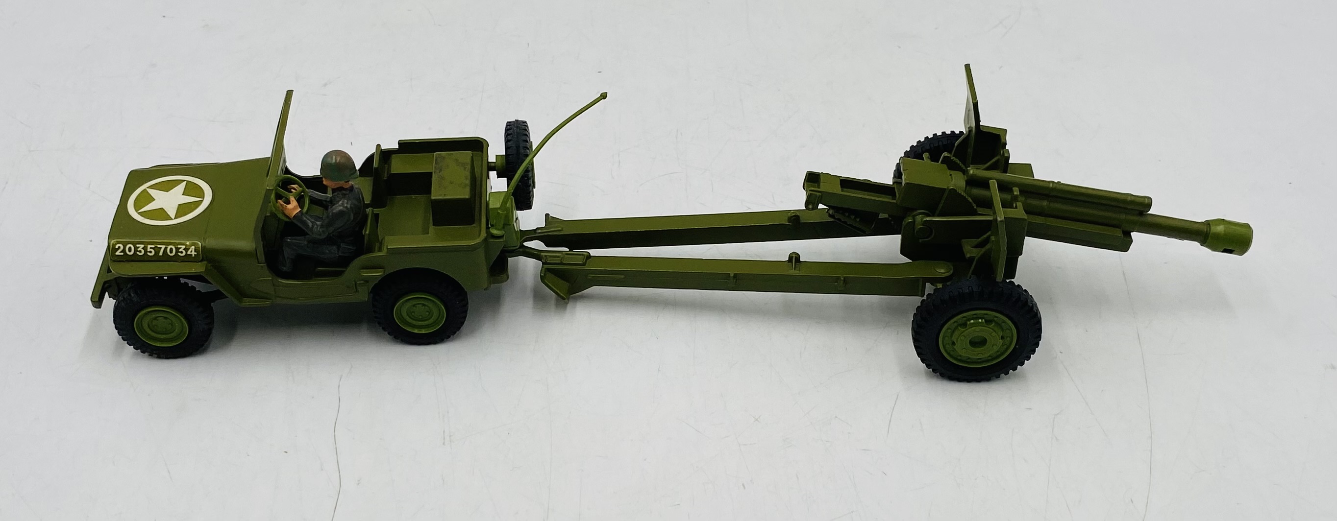 A vintage boxed Dinky Toys "U.S. Jeep with 105 MM Howitzer" with shell firing die-cast model (No - Image 3 of 10